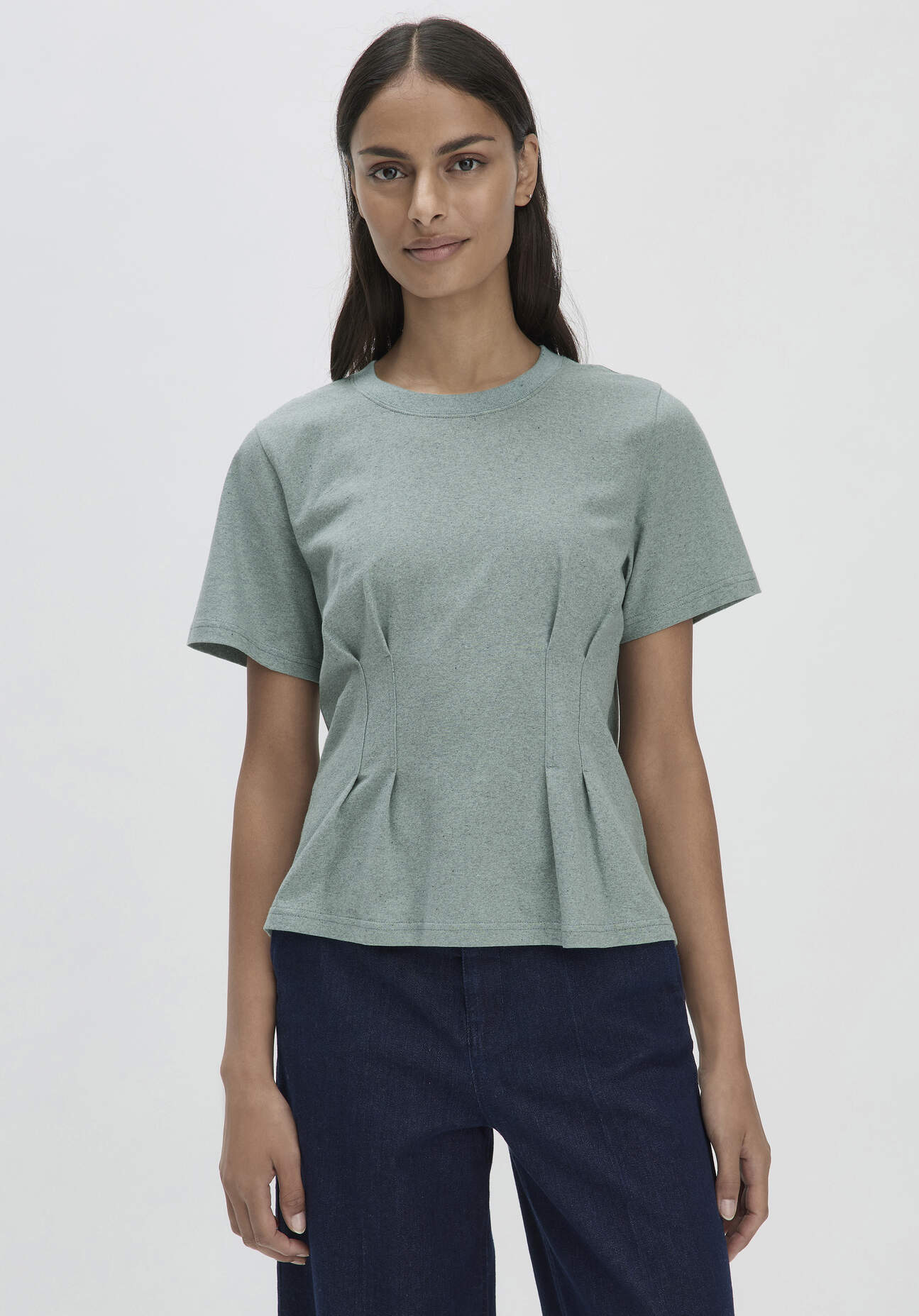 Thumbnail - hessnatur Damen T-Shirt Relaxed BETTER RECYCLING aus Bio-Baumwolle - grün - Größe 44
