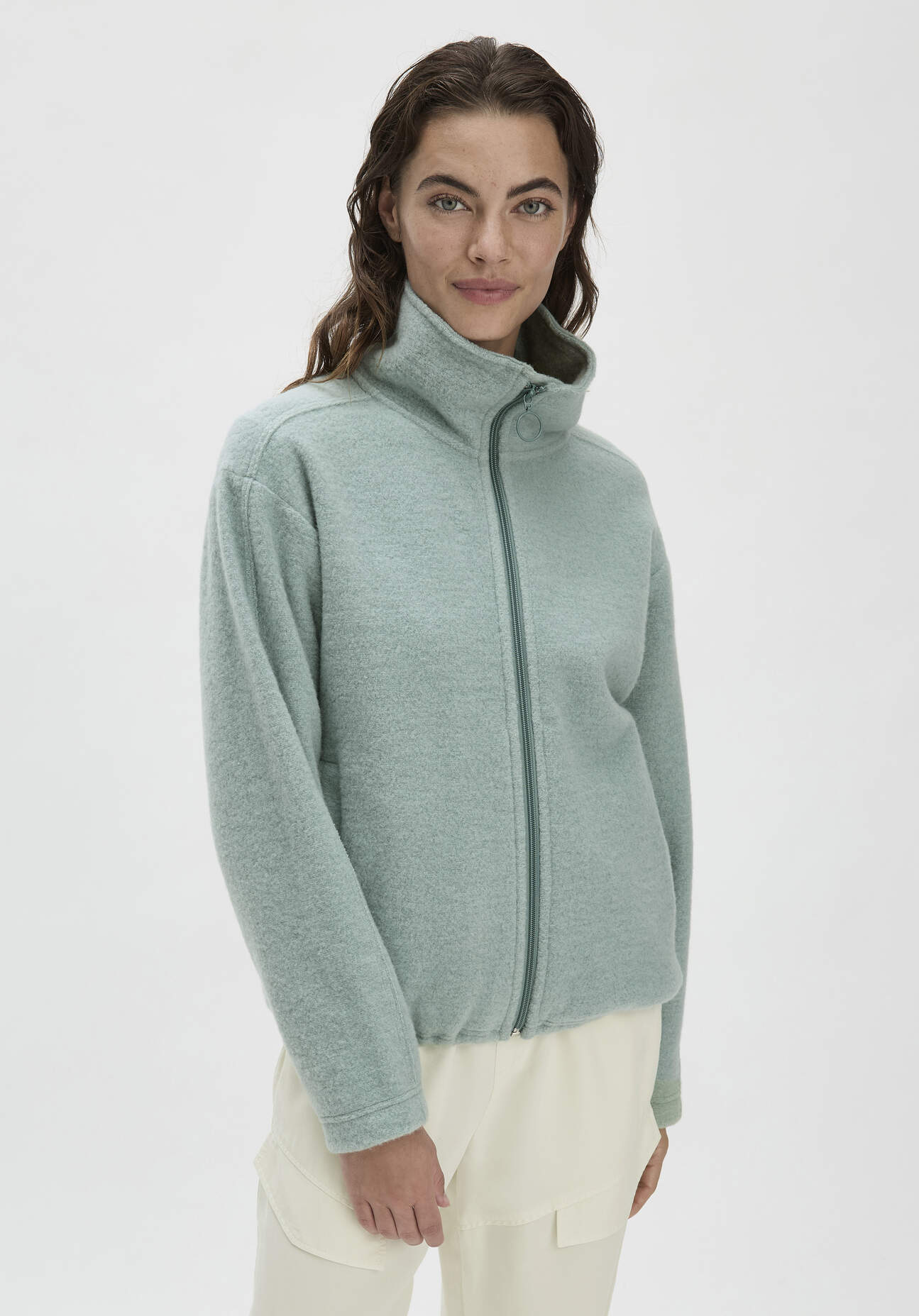 Thumbnail - hessnatur Damen Wollfleece Jacke Relaxed aus Bio- Merinowolle mit Bio-Baumwolle - grün - Größe S