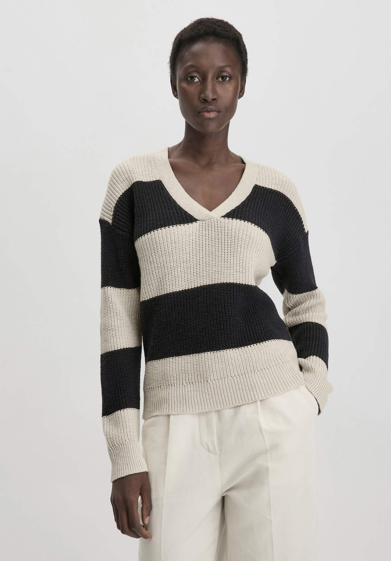 Thumbnail - hessnatur Damen Streifen Strick Pullover Relaxed aus Bio-Baumwolle - schwarz - Größe S