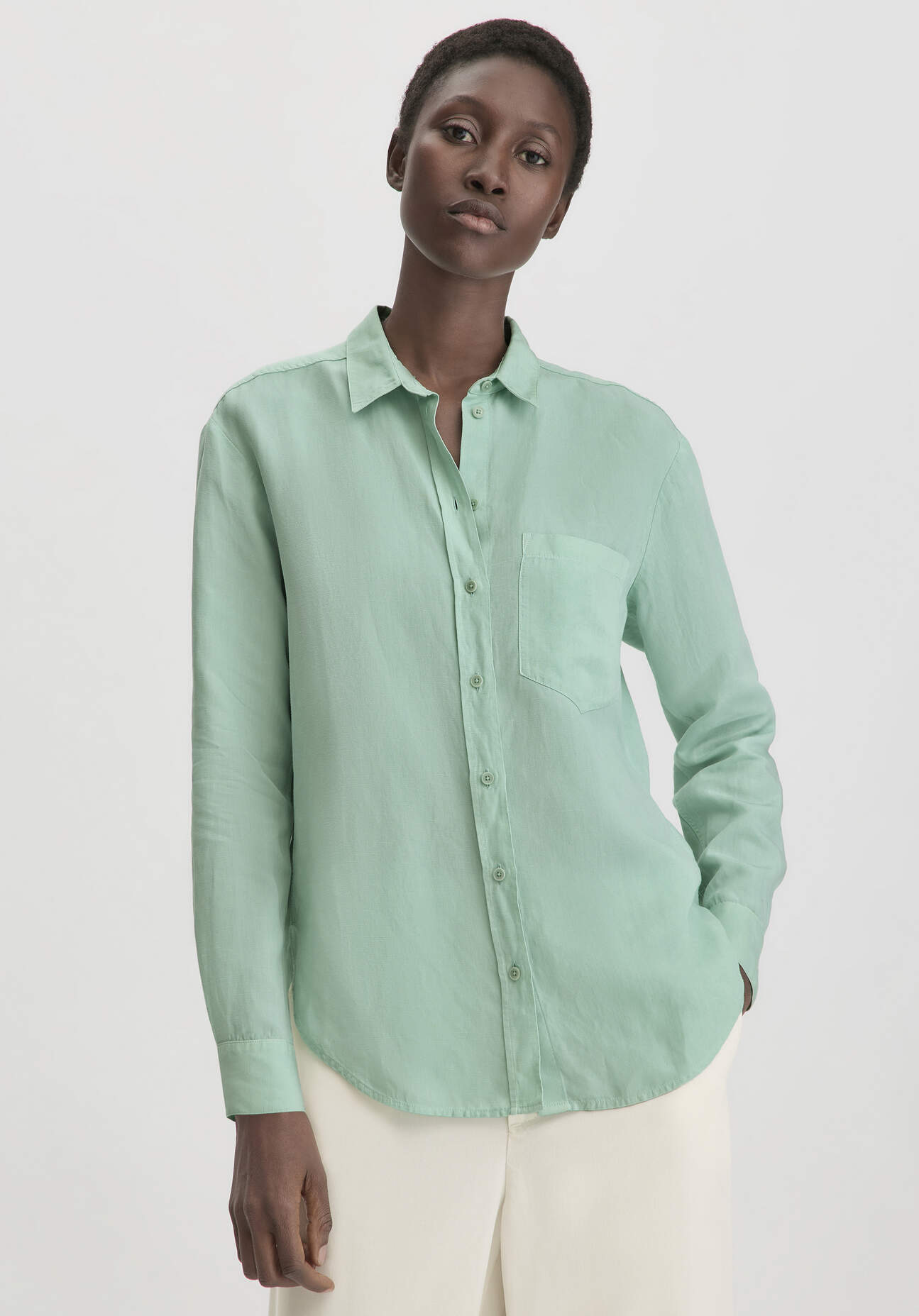 Thumbnail - hessnatur Damen Bluse Relaxed aus weichem TENCEL™ Lyocell mit Leinen - grün - Größe 48