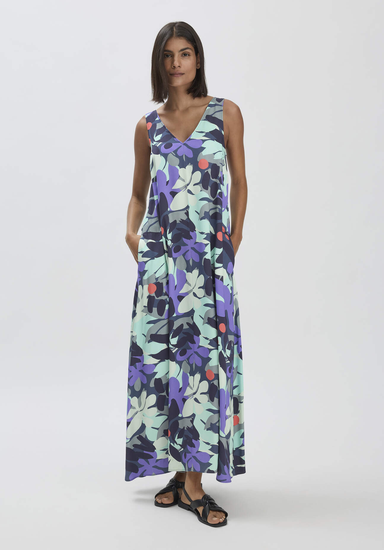 hessnatur Damen Print Kleid Maxi Regular aus LENZING™ ECOVERO™ - grün Größe 48