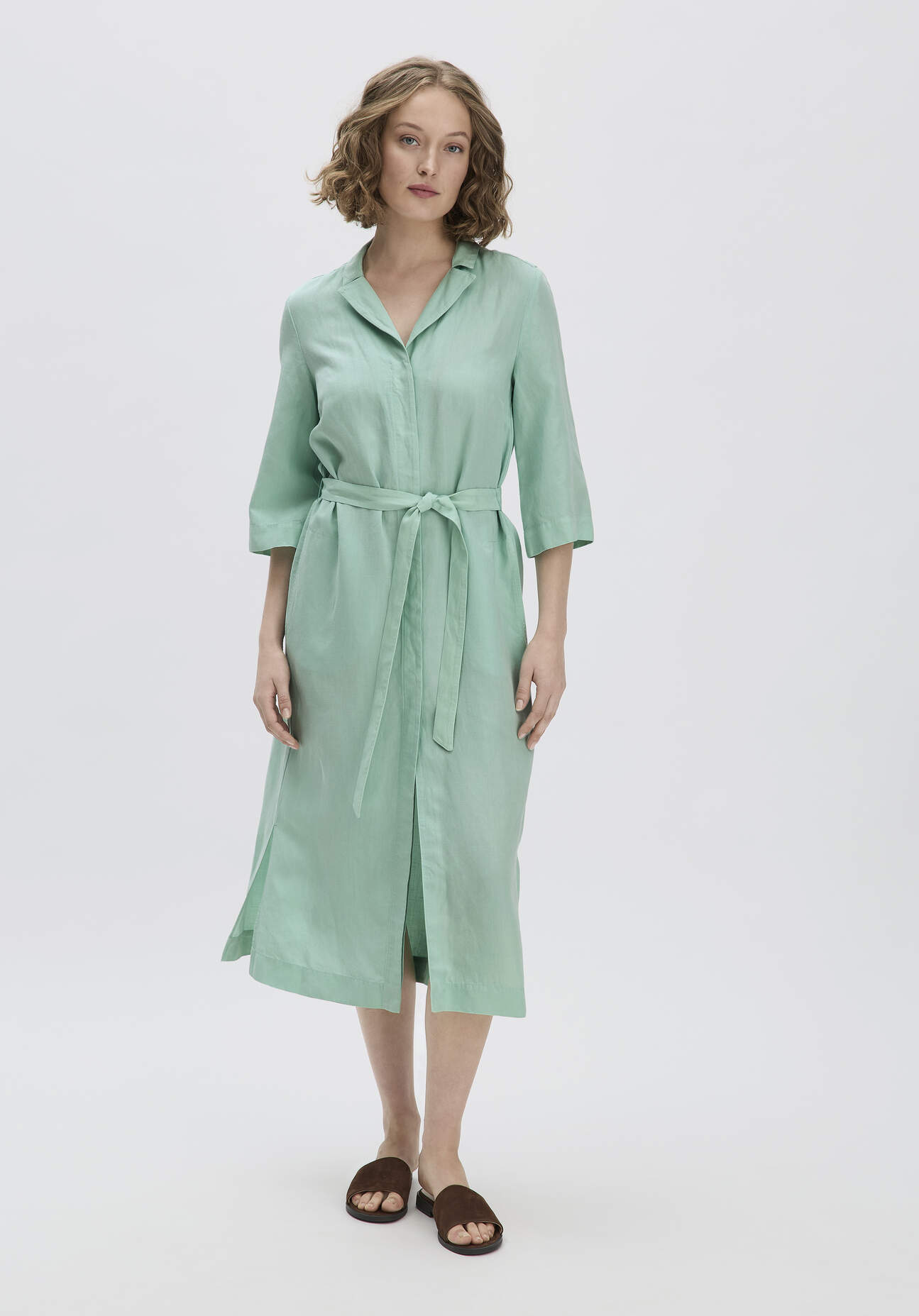 hessnatur Damen Kleid Midi Relaxed aus TENCEL™ Lyocell mit Leinen - grün - Größe 38
