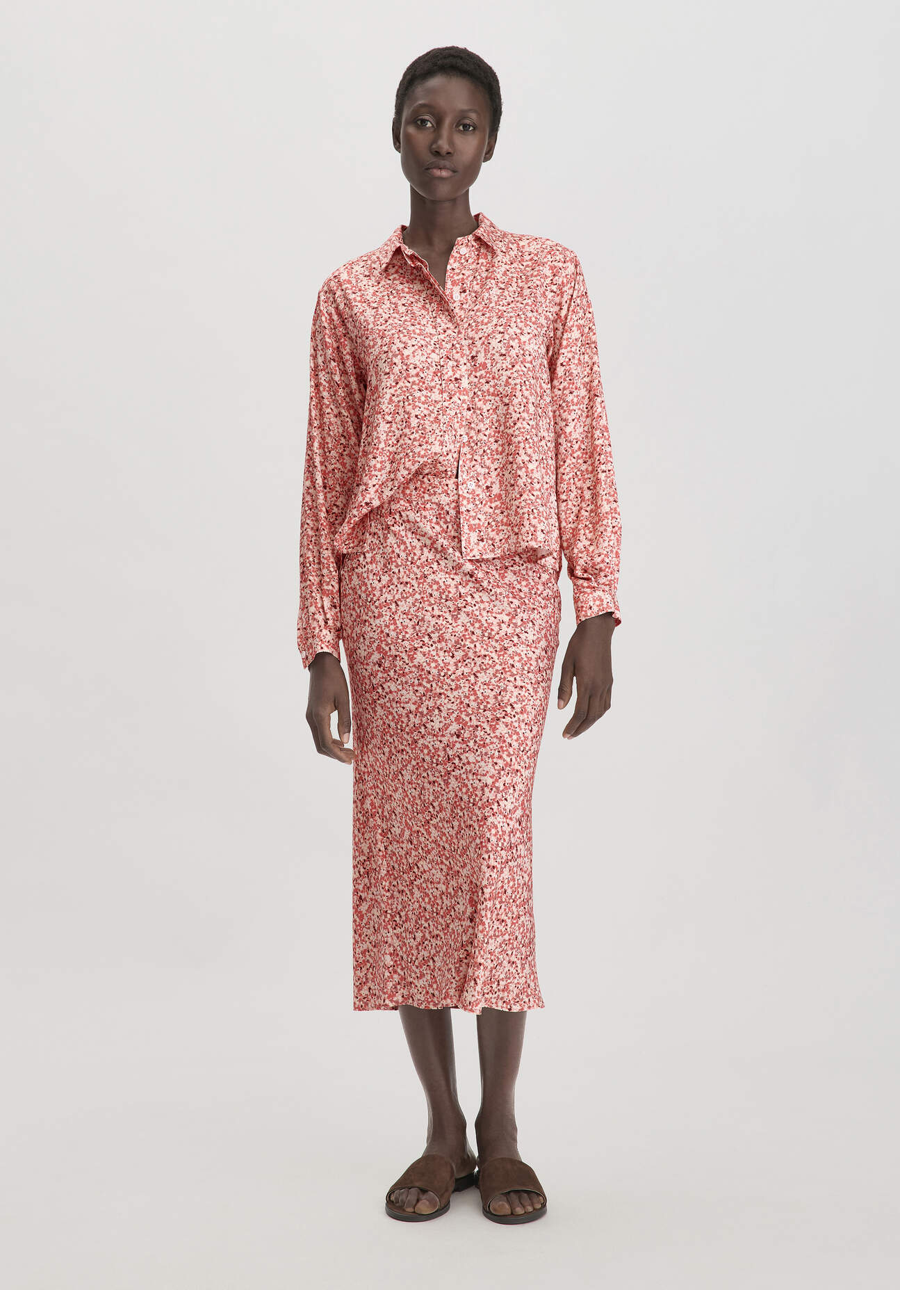 Thumbnail - hessnatur Damen Print Rock Midi Regular aus LENZING™ ECOVERO™ Viskose - braun - Größe 40