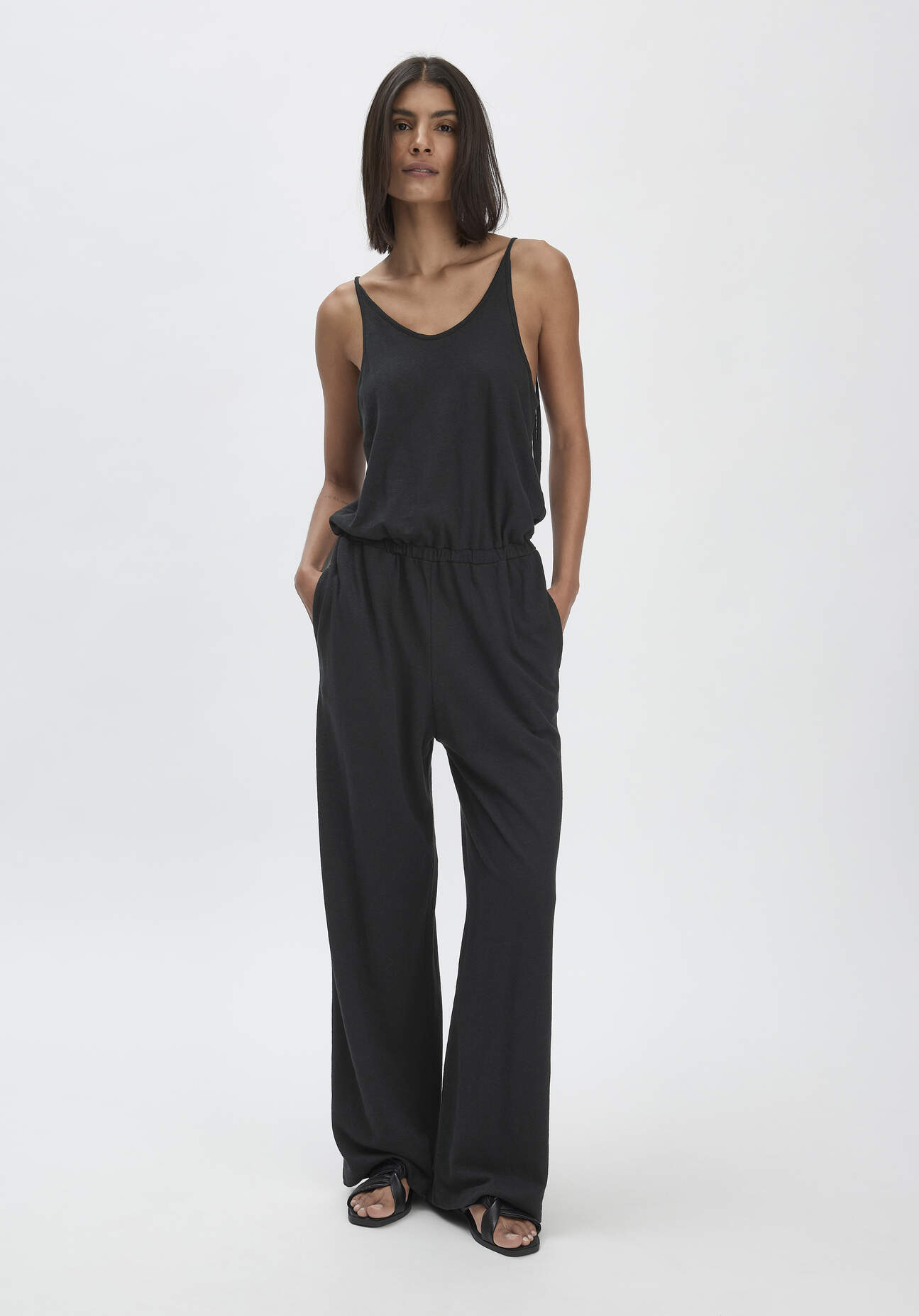 hessnatur Damen Jersey Jumpsuit Relaxed aus Leinen und Bio-Baumwolle - schwarz Größe 36