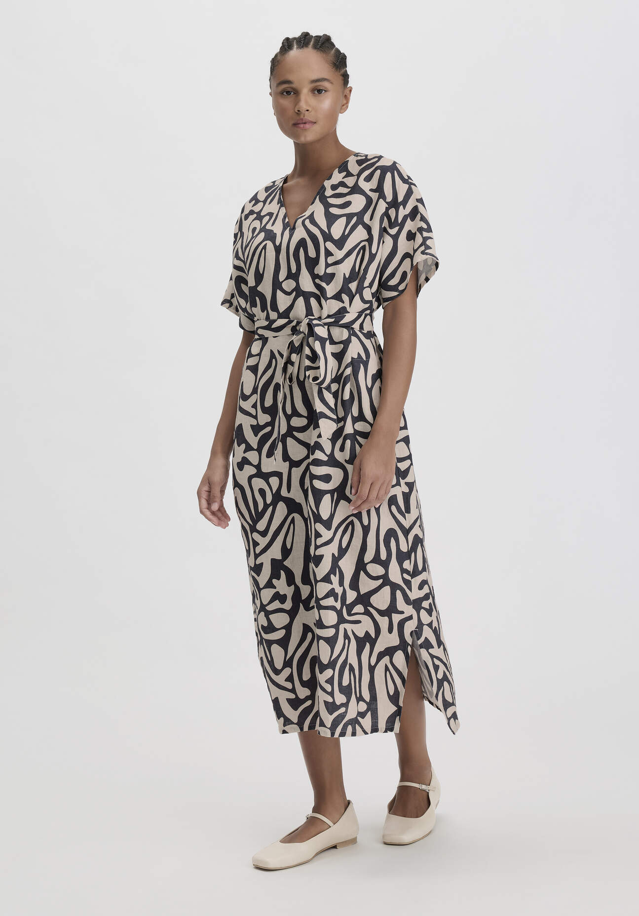 hessnatur Damen Print Kleid Midi Oversize aus Leinen - schwarz Größe 36