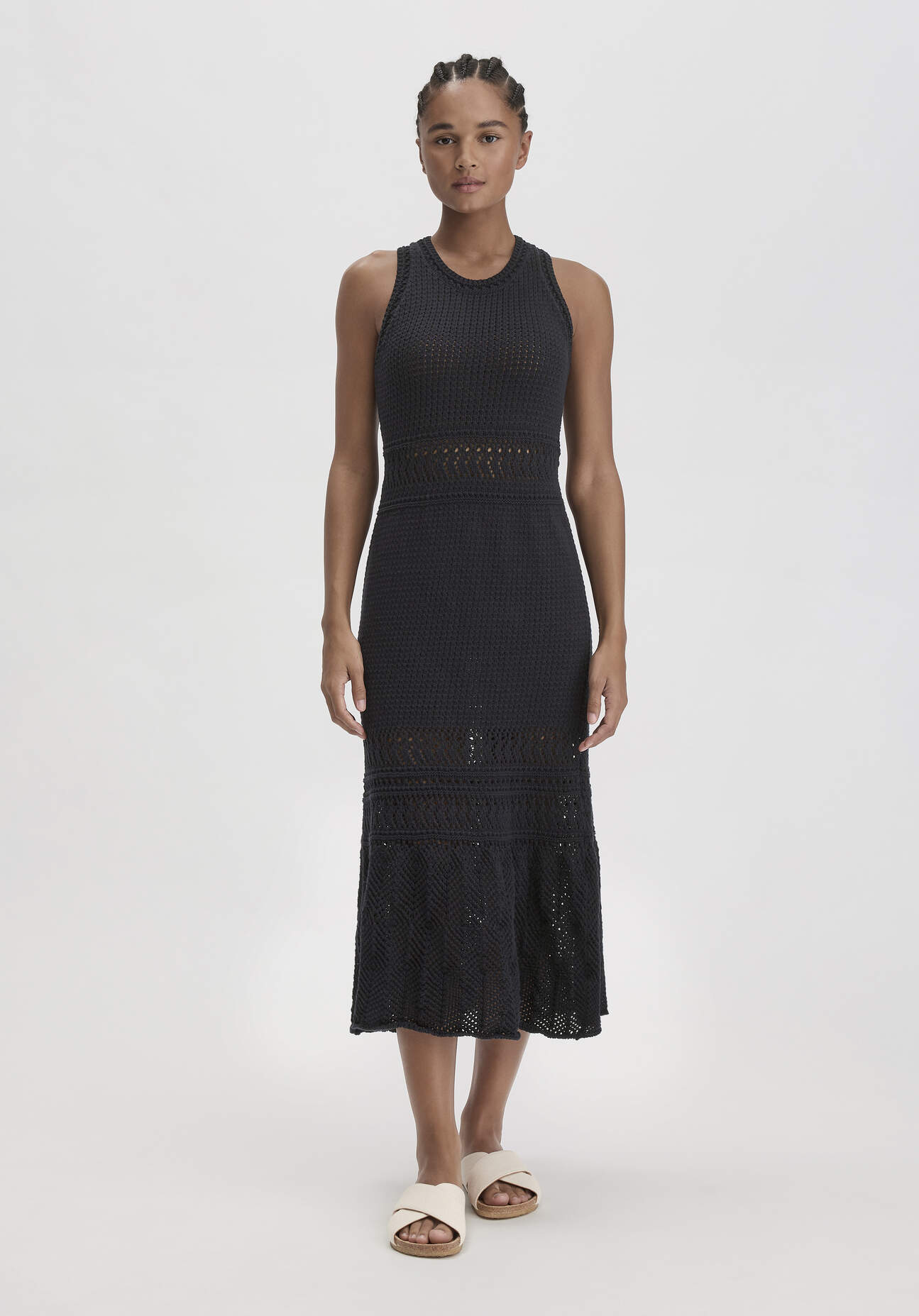 Thumbnail - hessnatur Damen Ajour Strick Kleid Midi Fitted aus Bio-Baumwolle - schwarz - Größe 40