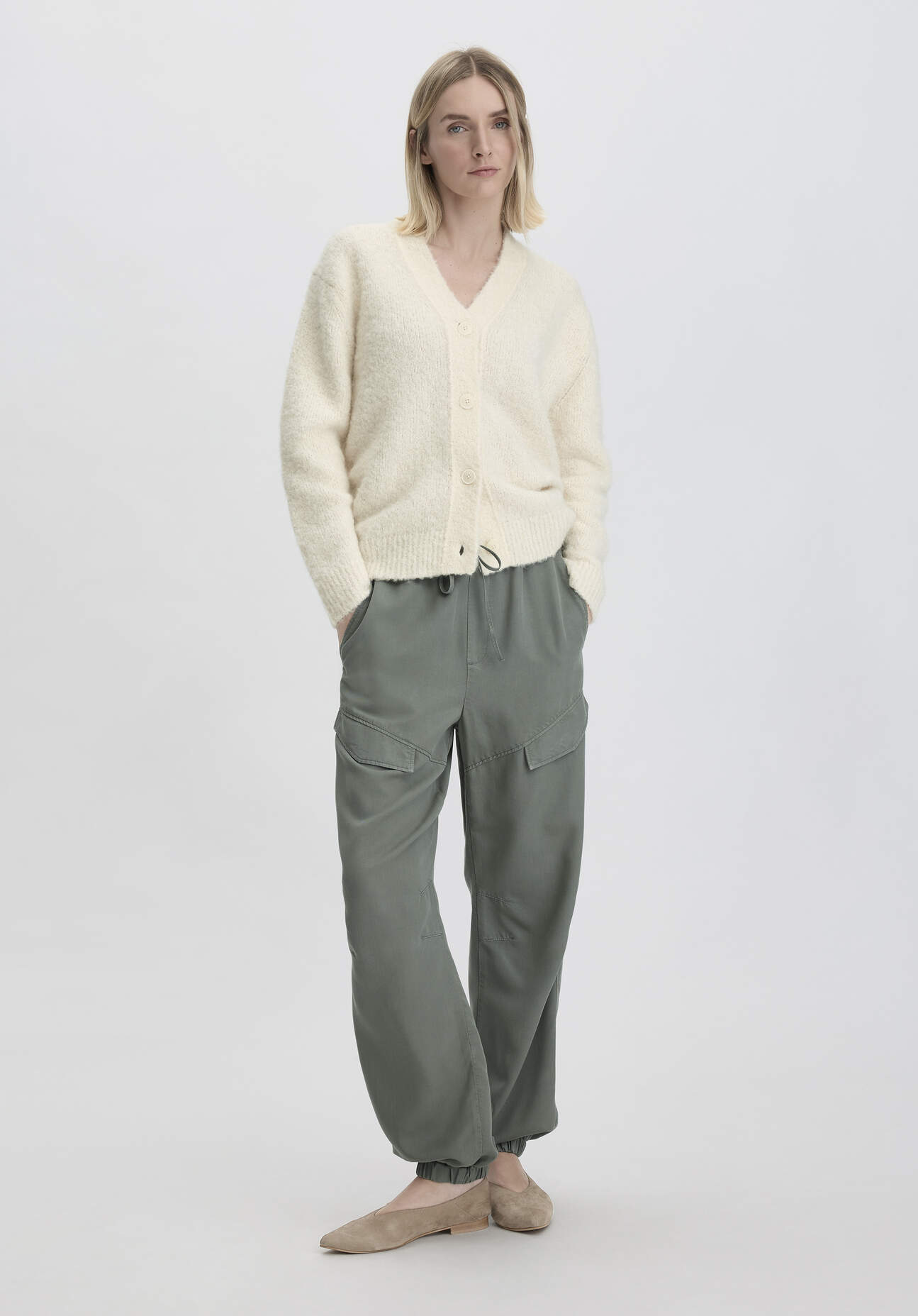 hessnatur Damen Utility Hose Relaxed aus TENCEL™ Lyocell - grün Größe 34