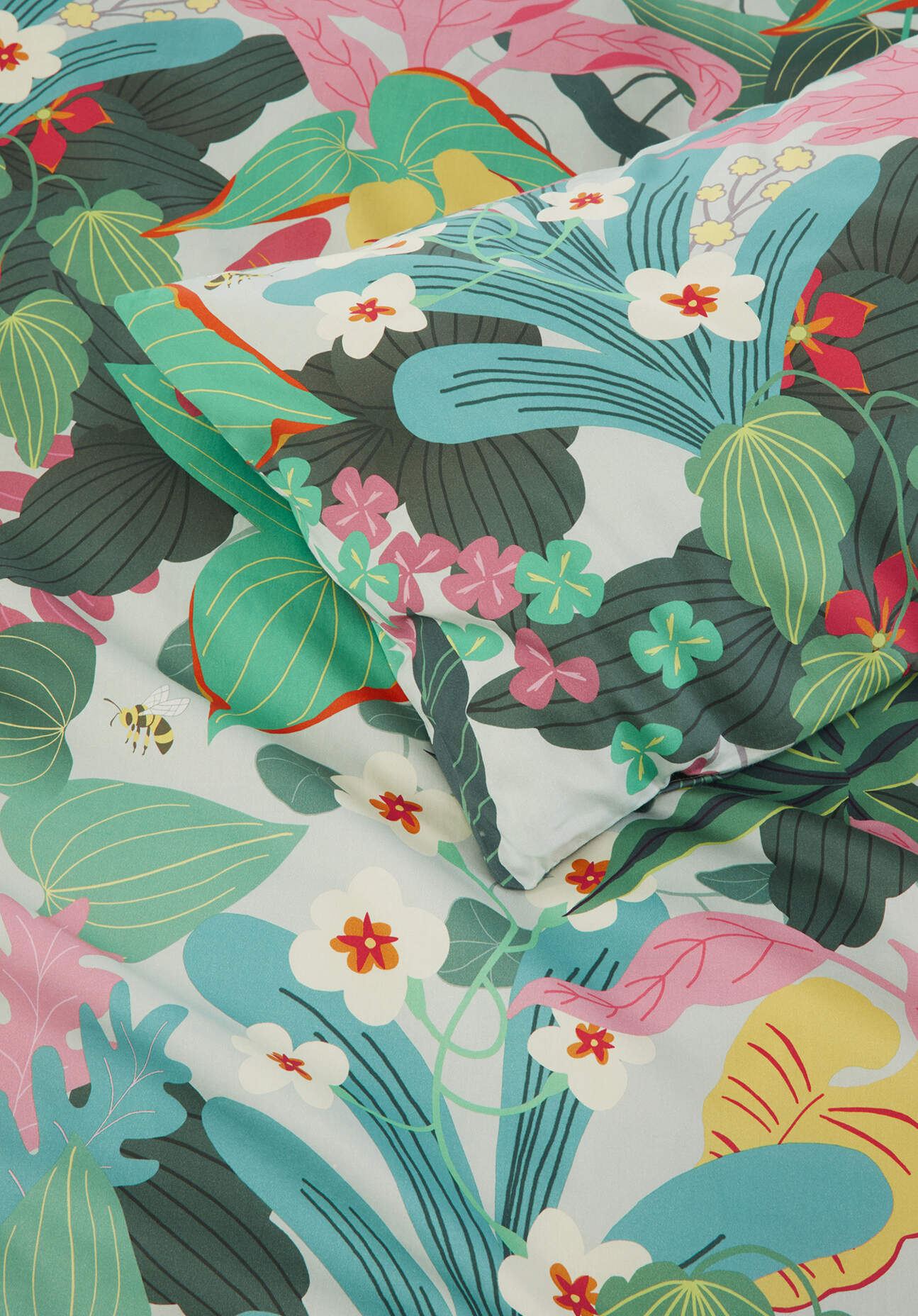 Thumbnail - hessnatur NAITO × HESSNATUR Satin Bettwäsche-Set aus Bio-Baumwolle - grün - Größe 155x220 / 40x80 cm