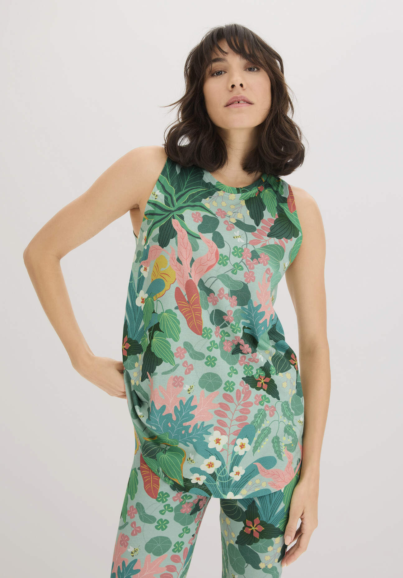 hessnatur Loungewear NAITO x HESSNATUR Print Top Regular ACTIVE LIGHT aus Bio-Baumwolle - grün Größe 44