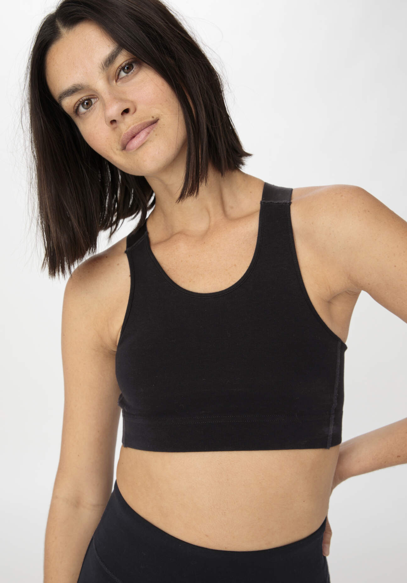 hessnatur Loungewear Bustier Fitted ACTIVE LIGHT aus Bio-Baumwolle - schwarz Grösse46
