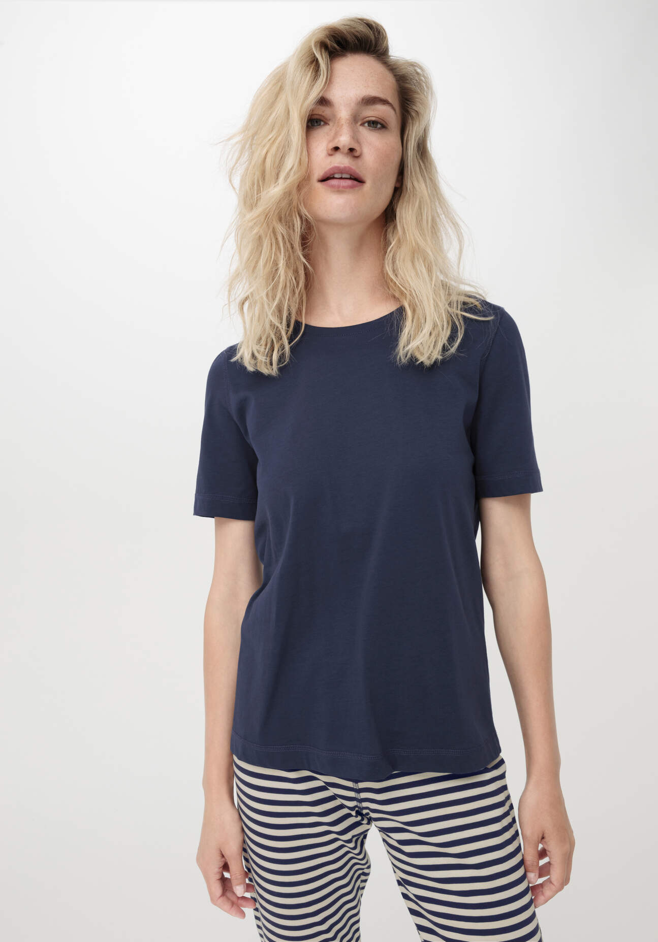 hessnatur Damen Schlaf T-Shirt Relaxed Regular PURE COTTON aus Bio-Baumwolle - blau Grösse34