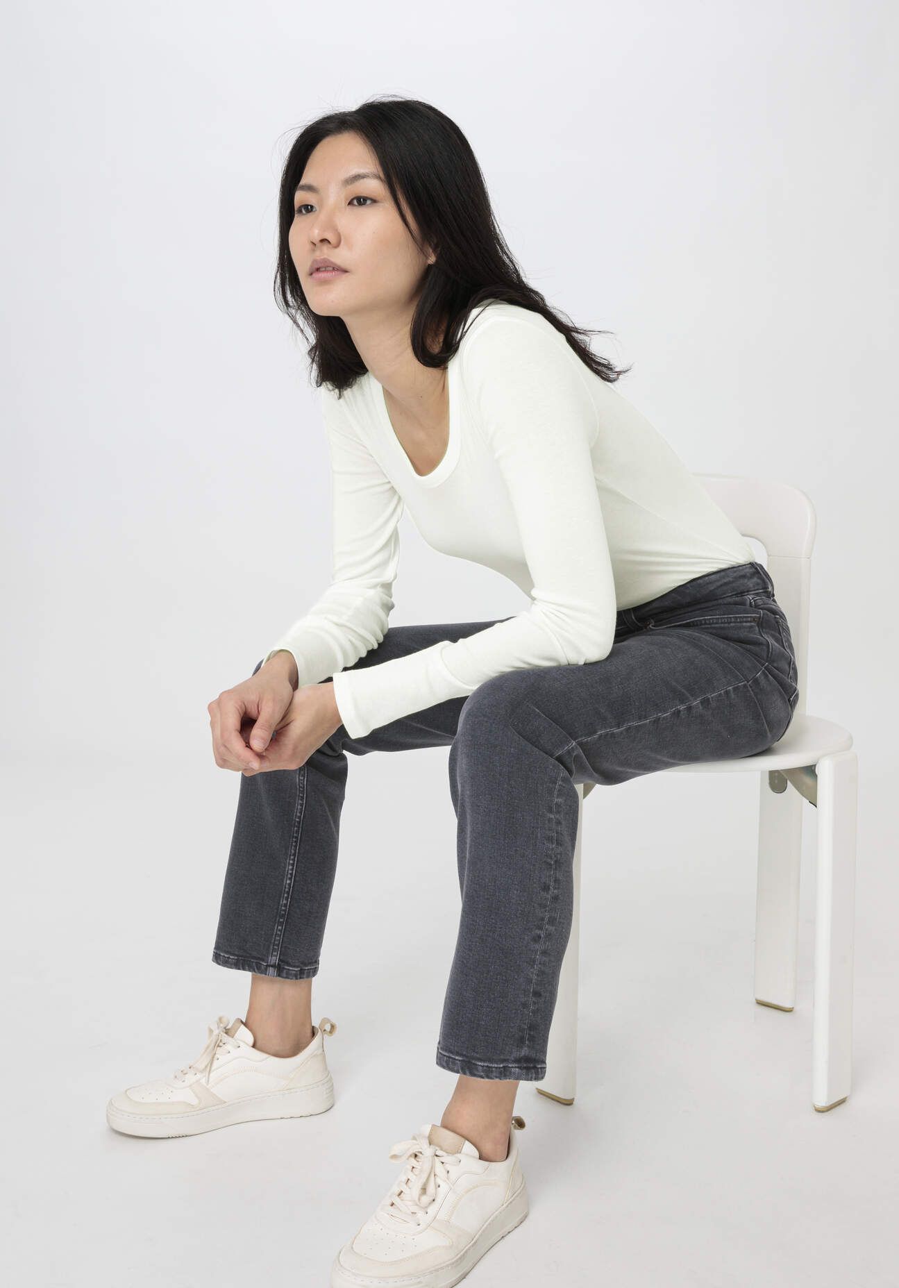 Thumbnail - hessnatur Damen Coreva™ Jeans BEA High Rise Straight aus Bio-Denim - schwarz - Größe 32/30