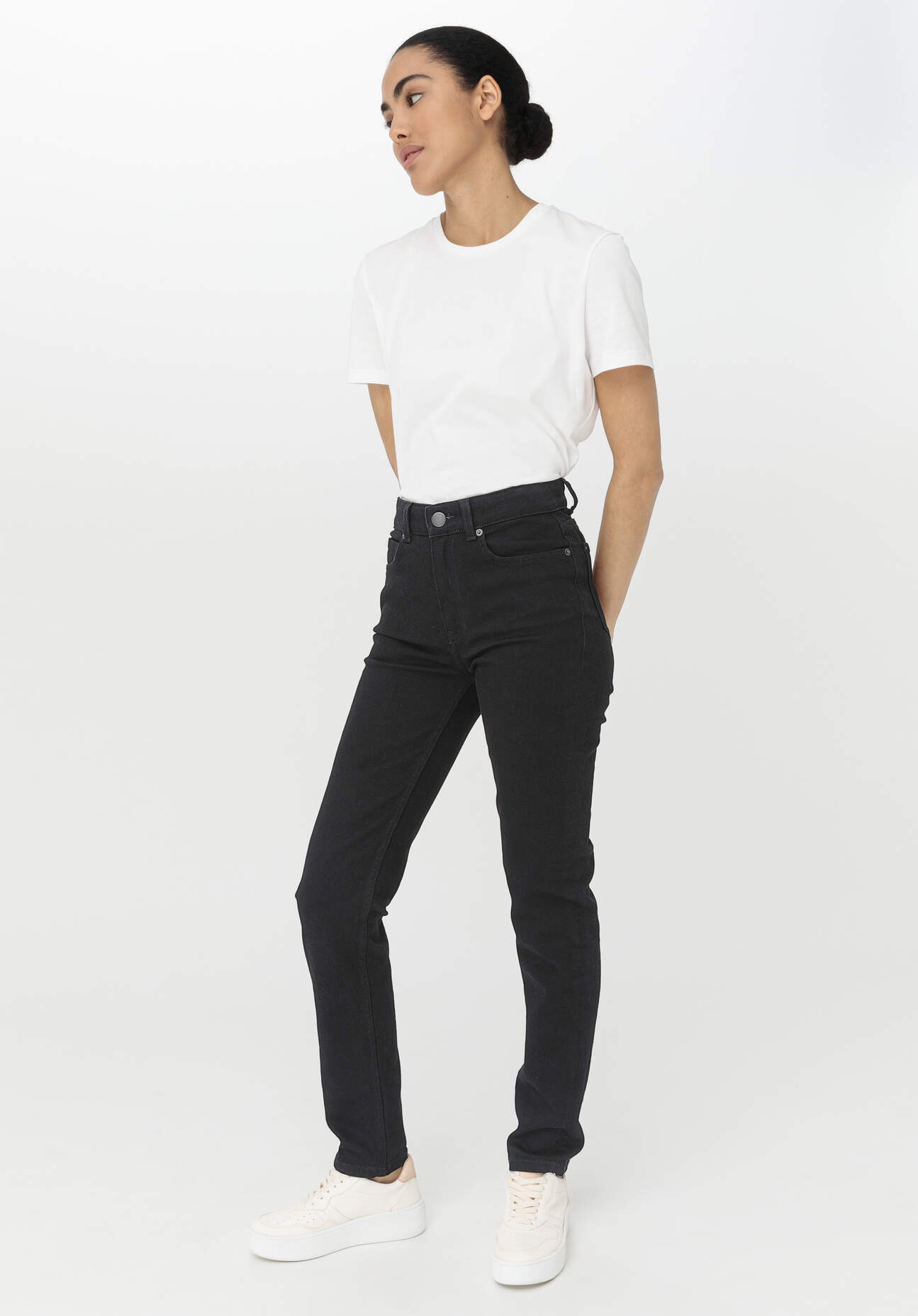 Thumbnail - hessnatur Damen Coreva™ Jeans LINN High Rise Slim aus Bio-Denim - schwarz - Größe 26/30