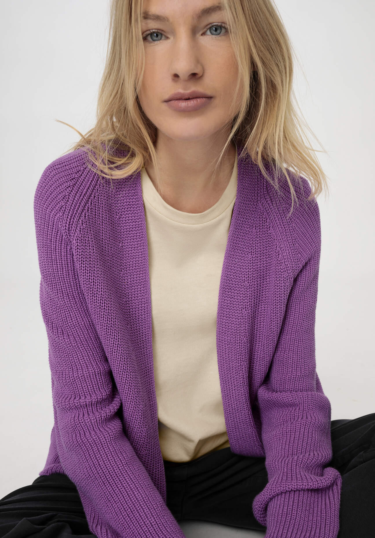 Thumbnail - hessnatur Damen Strickjacke Regular aus Bio-Baumwolle - lila - Größe 40