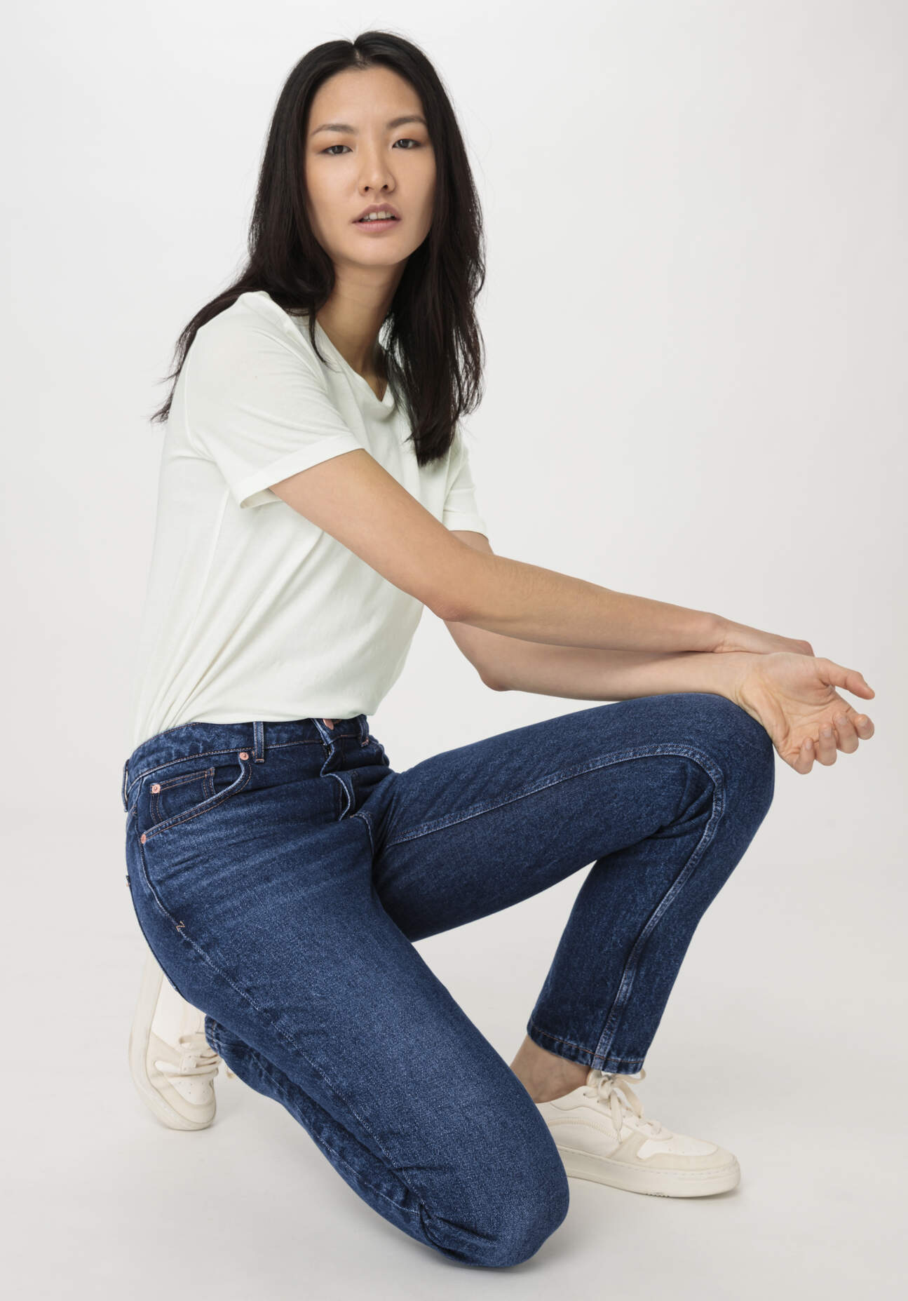 hessnatur Damen Jeans HANNA High Rise Mom aus Bio-Denim - blau Grösse25/30