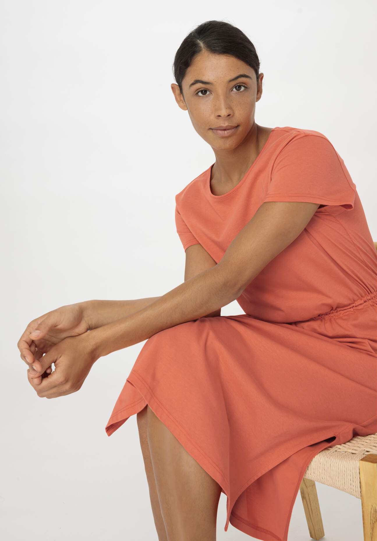 hessnatur Damen Jersey Kleid Midi Regular aus Bio-Baumwolle - orange Grösse34