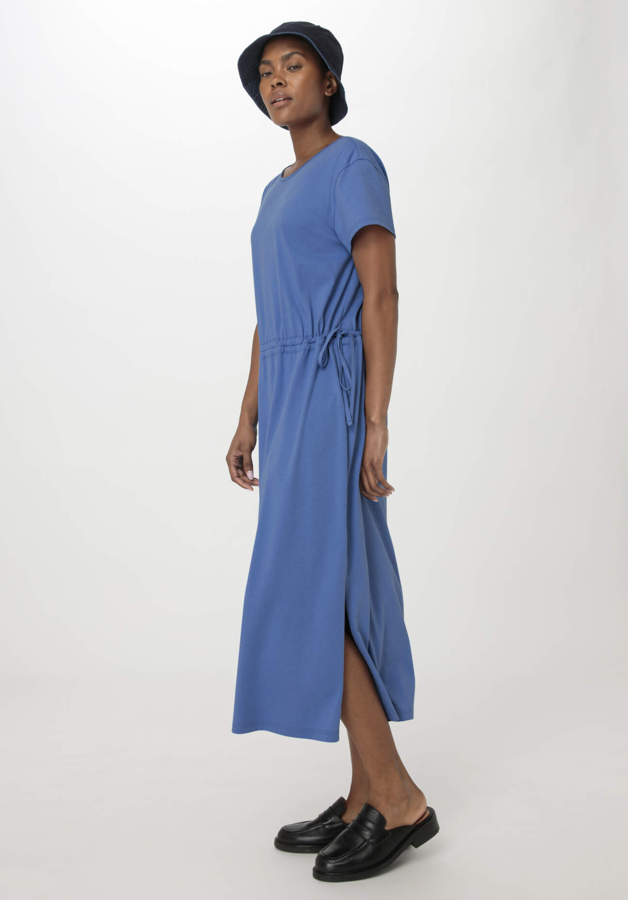 Thumbnail - hessnatur Damen Jersey Kleid Midi Regular aus Bio-Baumwolle - blau - Größe 34