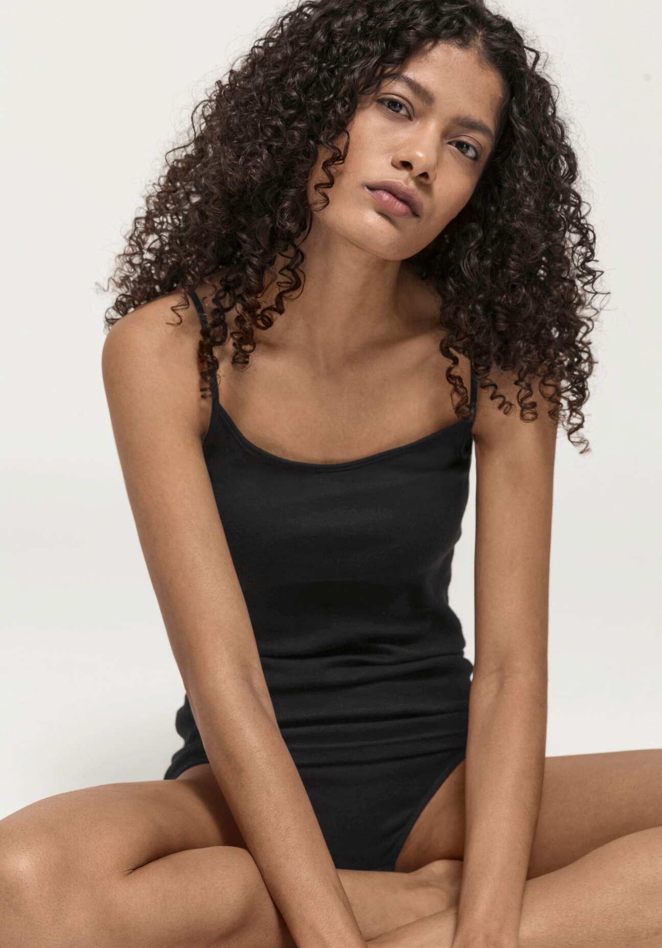 hessnatur Damen Spaghetti-Top PureDAILY im 2er-Set aus Bio-Baumwolle - schwarz Grösse44