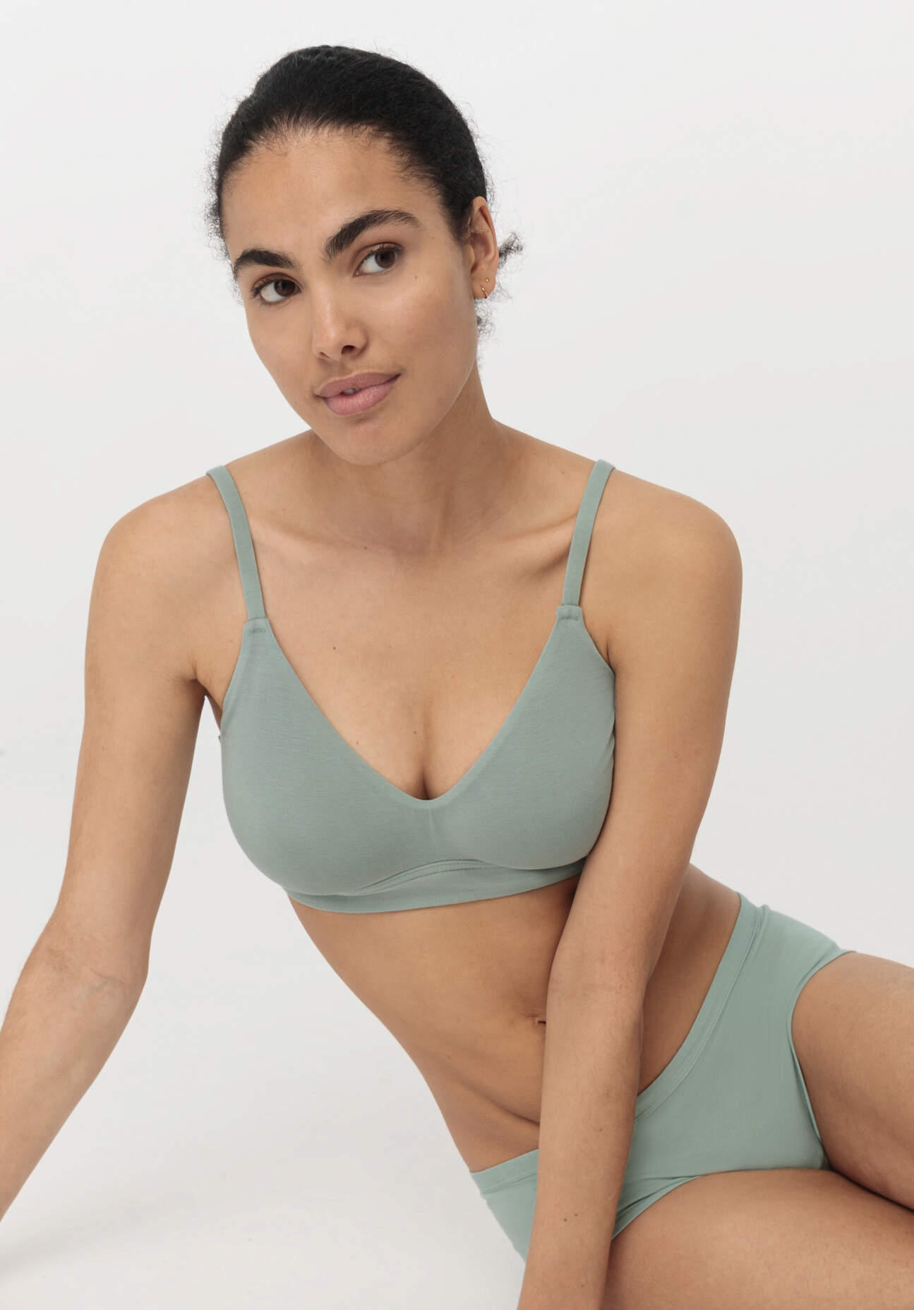 hessnatur Damen Triangel-BH aus Bio-Baumwolle und Tencel™Modal - grün Grösse85E