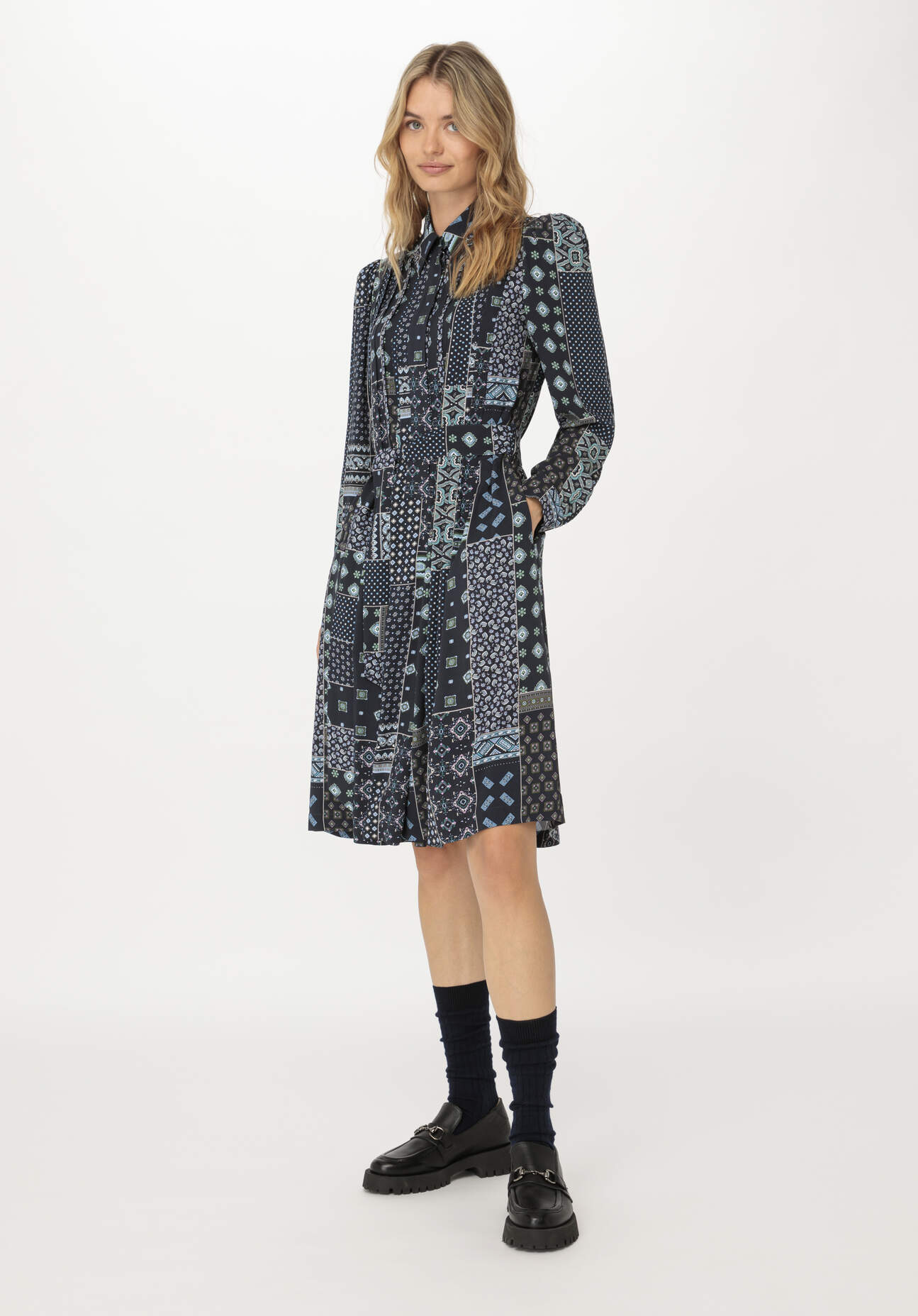 hessnatur Damen WUNDERKIND X HESSNATUR Paisley-Kleid aus LENZING™ ECOVERO™​ - blau Grösse44