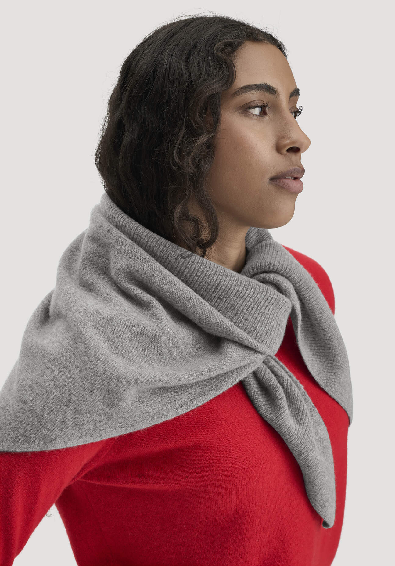 hessnatur Damen Dreieckstuch BETTER RECYCLING aus Cashmere - grau Grösse57x125 cm
