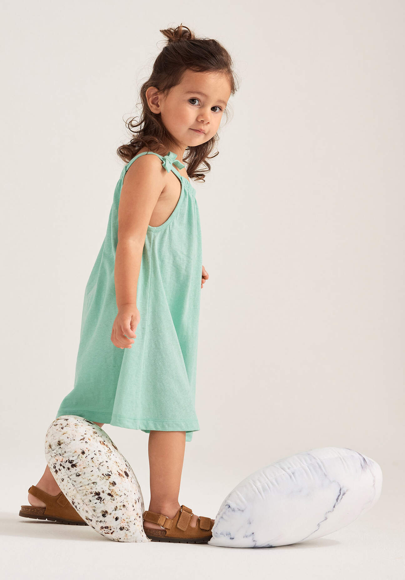 hessnatur Baby Kleid Regular aus Bio-Baumwolle mit Leinen - grün Grösse62/68