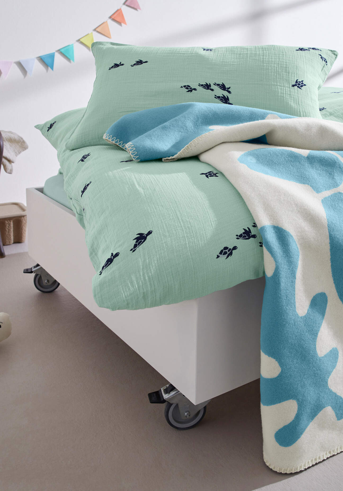 hessnatur Baby Musselin Kinder Bettwäsche-Set aus Bio-Baumwolle - grün Größe 100x135+40x60 cm