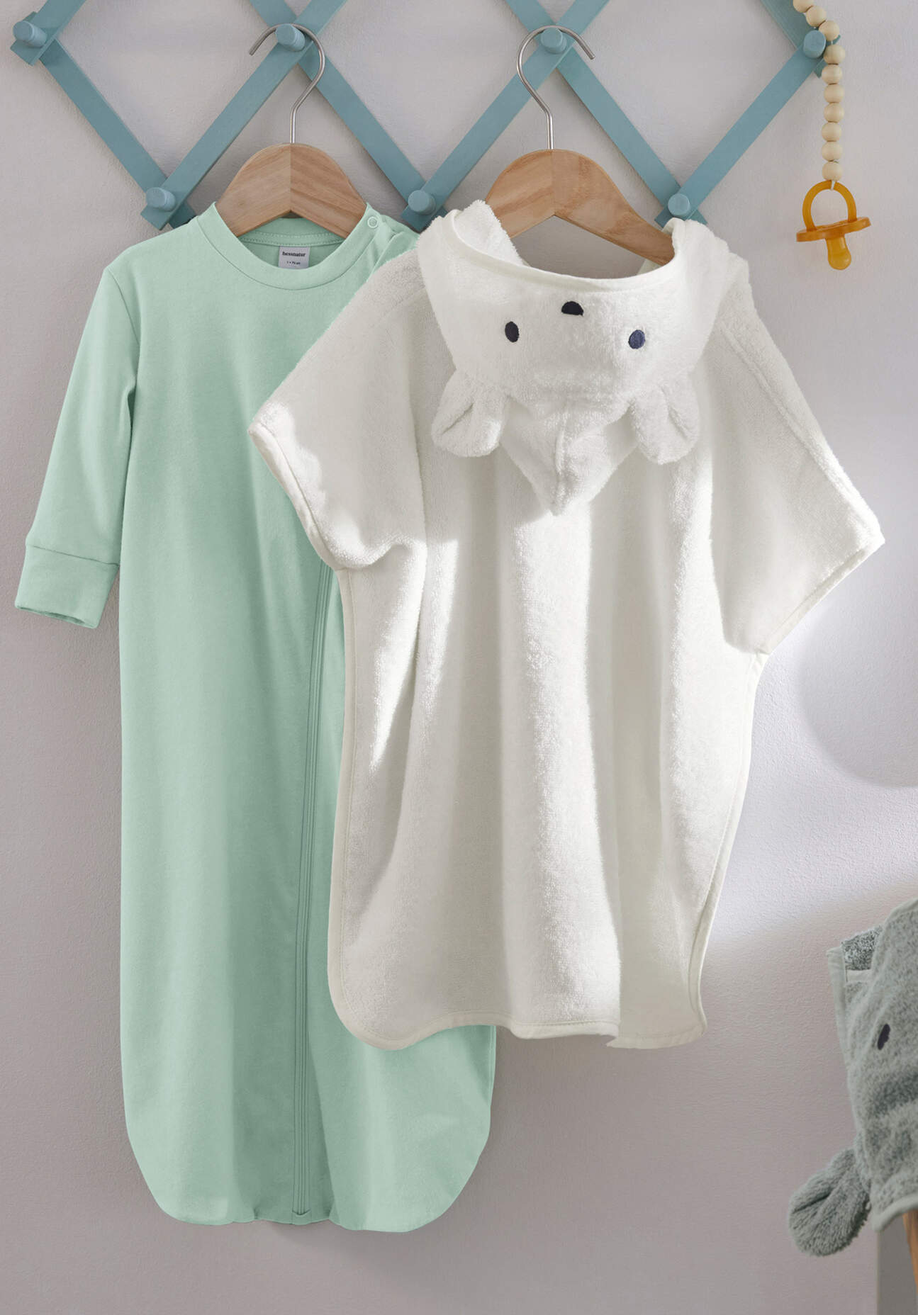 hessnatur Baby Frottee Poncho aus Bio-Baumwolle - weiß GrösseGr. 1 (74/86)