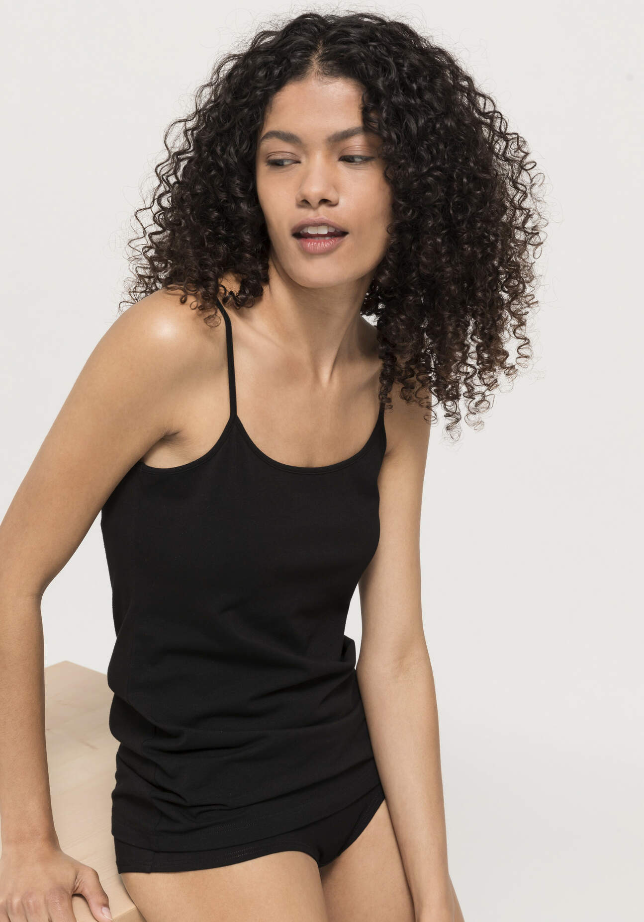 hessnatur Damen Spaghettiträger-Top PureLUX aus Bio-Baumwolle - schwarz Grösse48
