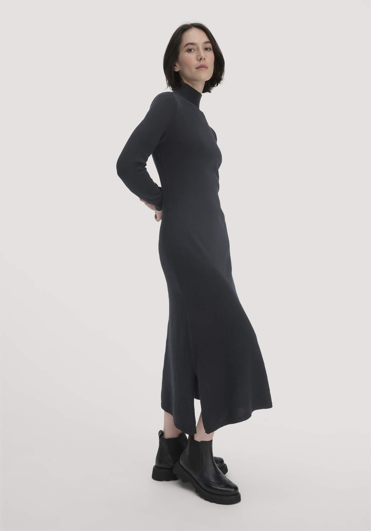 hessnatur Damen Chelsea Boots aus chromfrei gegerbtem Leder - schwarz Größe 42