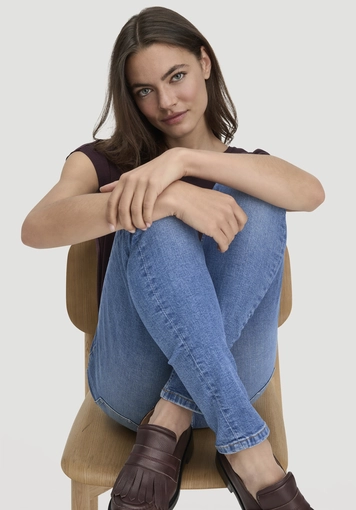 LINA Mid Rise Skinny jeans made from organic denim - 4