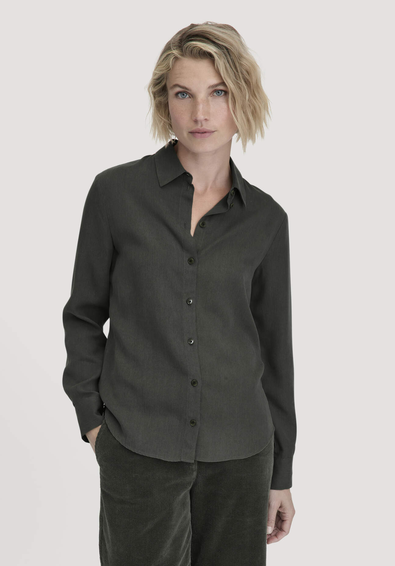 hessnatur Damen Bluse Relaxed aus TENCEL™ Lyocell - grün Größe 42