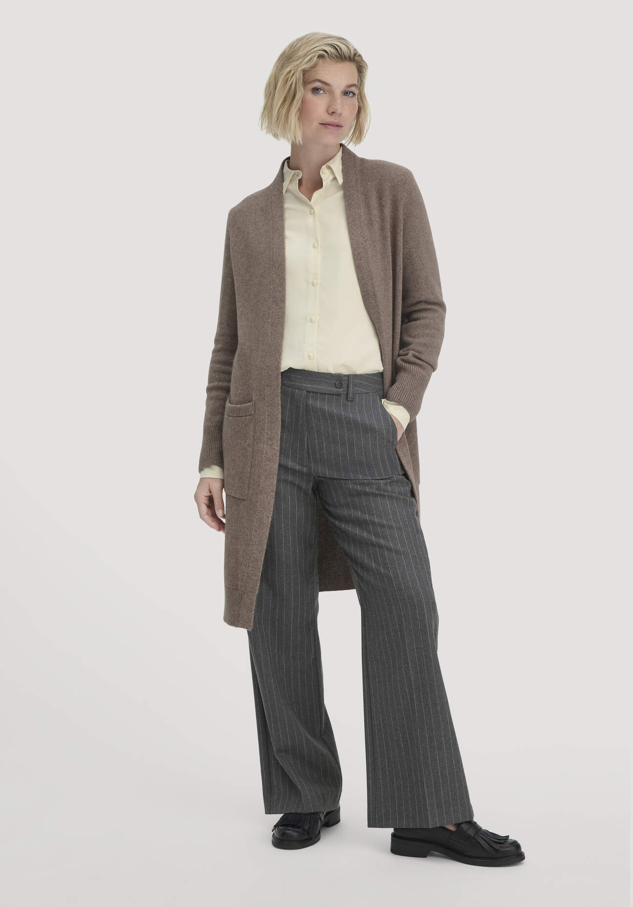 hessnatur Damen Strick Jacke Relaxed aus Bio-Schurwolle mit Bio-Baumwolle - braun Größe L