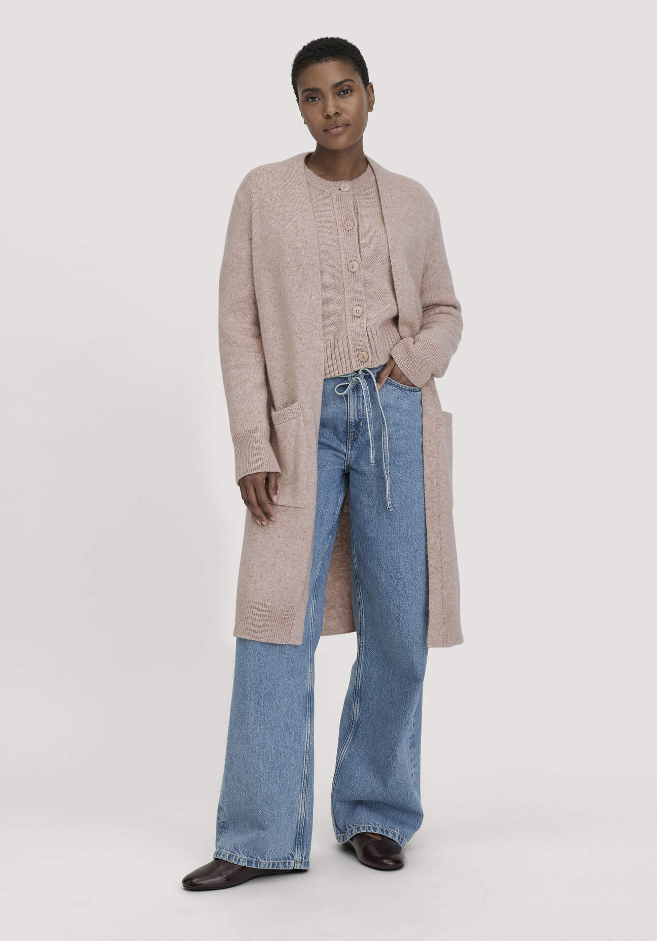 hessnatur Damen Strick Jacke Relaxed aus Bio-Schurwolle mit Bio-Baumwolle - rosa Größe XS