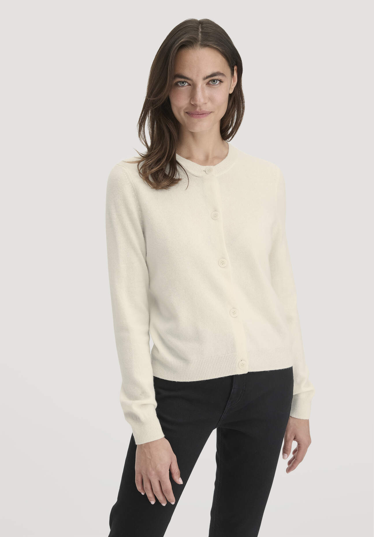 hessnatur Damen Strick Jacke Regular aus Schurwolle mit Kaschmir - weiß Größe S