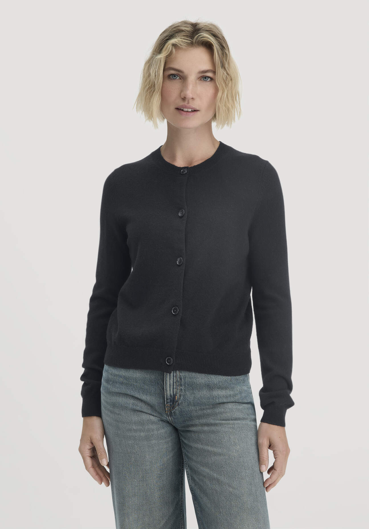 hessnatur Damen Strick Jacke Regular aus Bio-Merinowolle mit Cashmere - schwarz Größe S