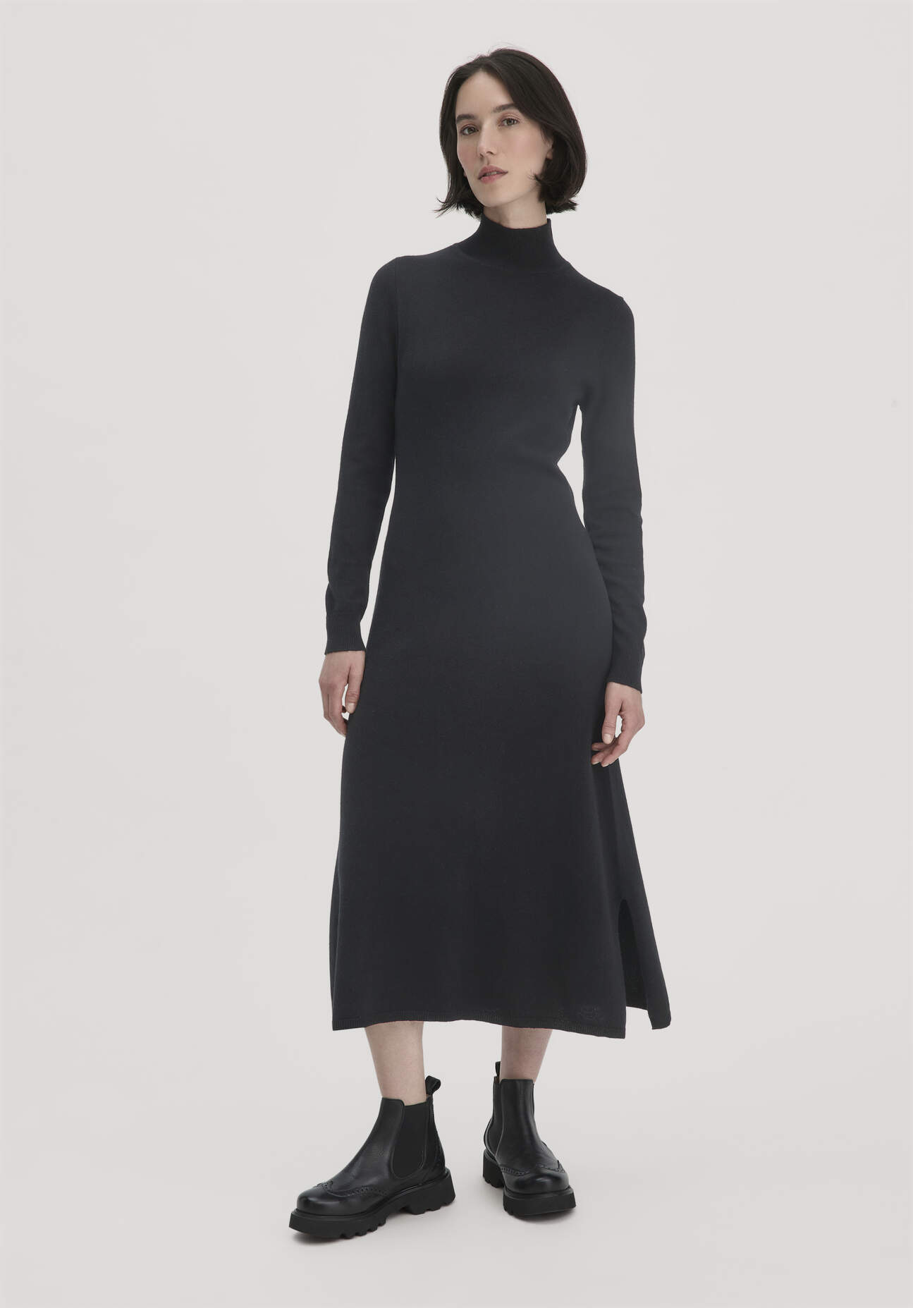 hessnatur Damen Strick Kleid Regular aus Bio-Schurwolle mit Kaschmir - schwarz Größe S