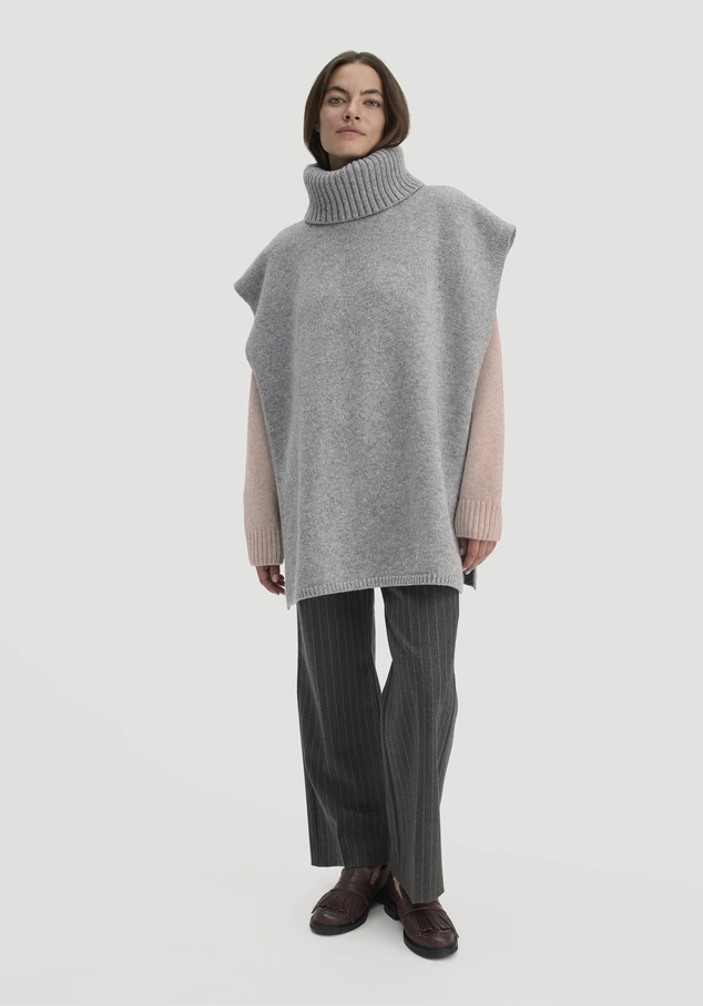 Strick Poncho Pullover Oversize BETTER RECYCLING aus reiner Bio-Merinowolle