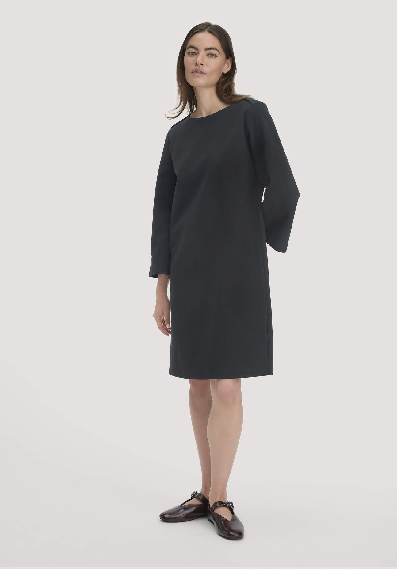 hessnatur Damen Jersey Kleid Mini Regular aus Bio-Baumwolle - schwarz Größe 44
