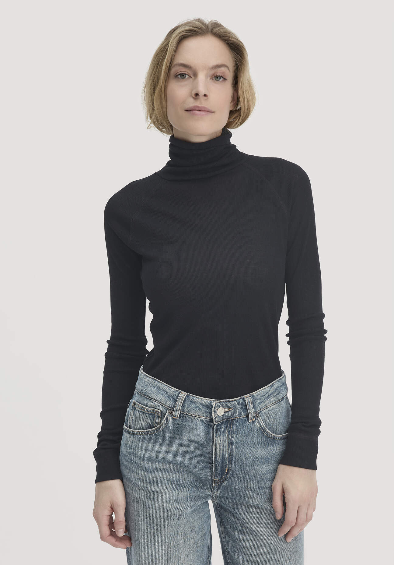 hessnatur Damen Wolle-Mix Longlseeve Fitted aus Bio-Merinowolle und TENCEL™ Lyocell - schwarz Größe 36