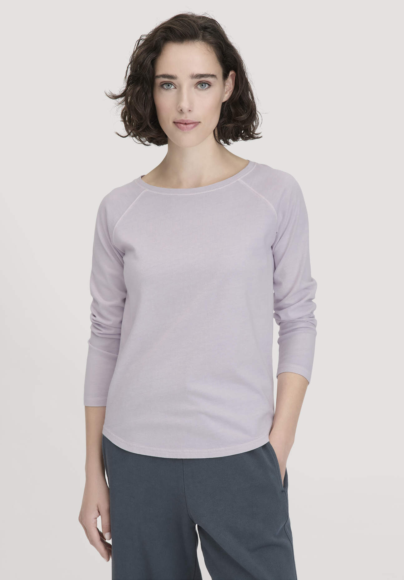 hessnatur Damen Longsleeve Relaxed aus Bio-Baumwolle - lila Größe 44
