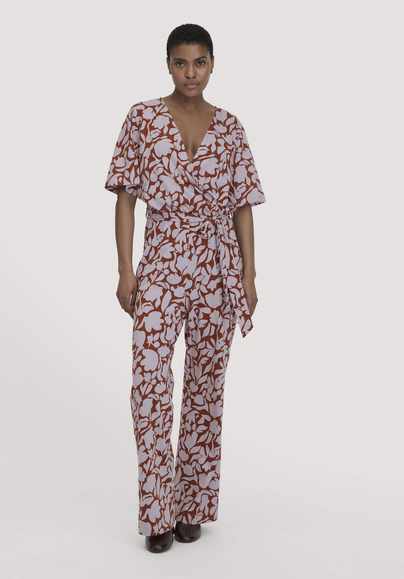 hessnatur Damen Print Jersey Overall Regular aus Bio-Baumwolle - lila Größe 48