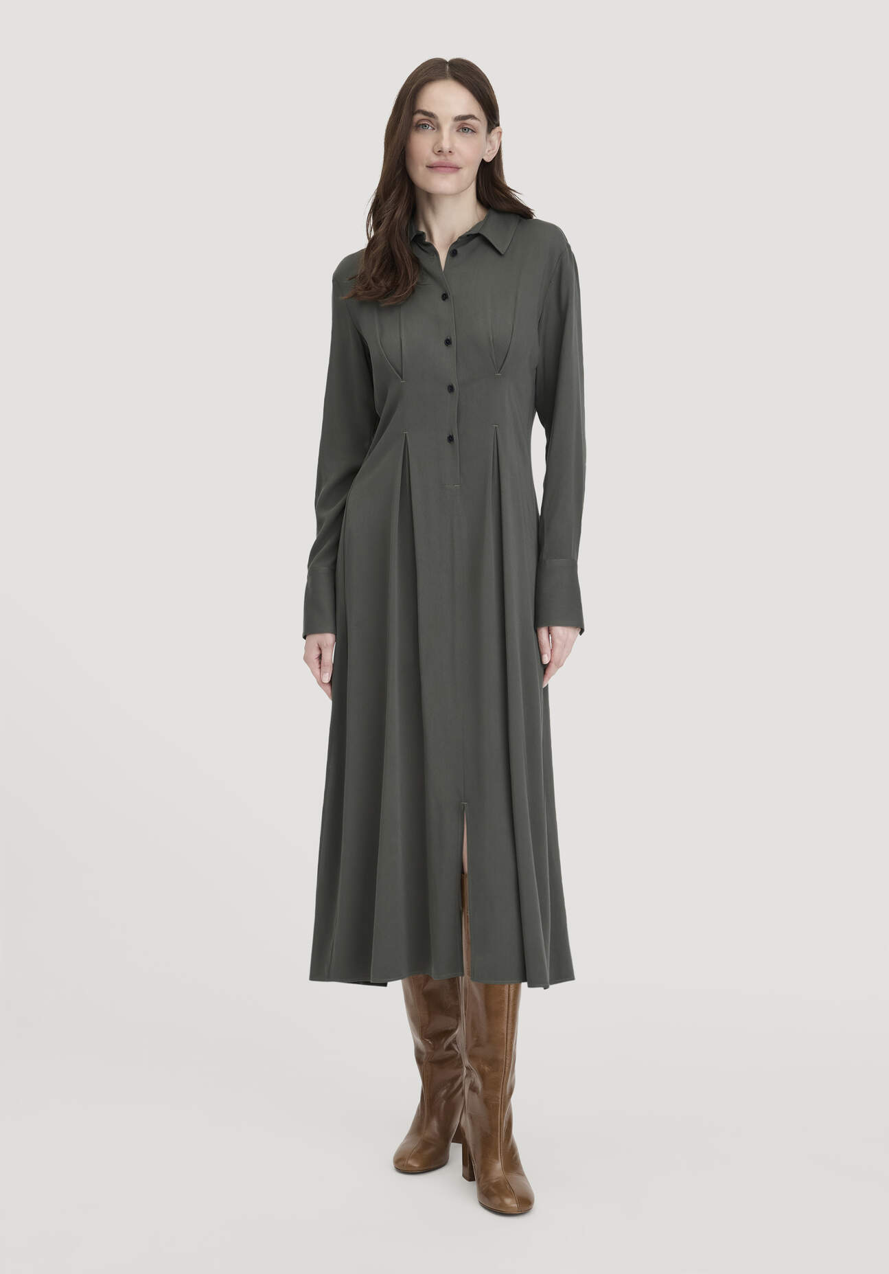 hessnatur Damen Kleid Midi Regular aus LENZING™ ECOVERO™ Viskose - grün Größe 36