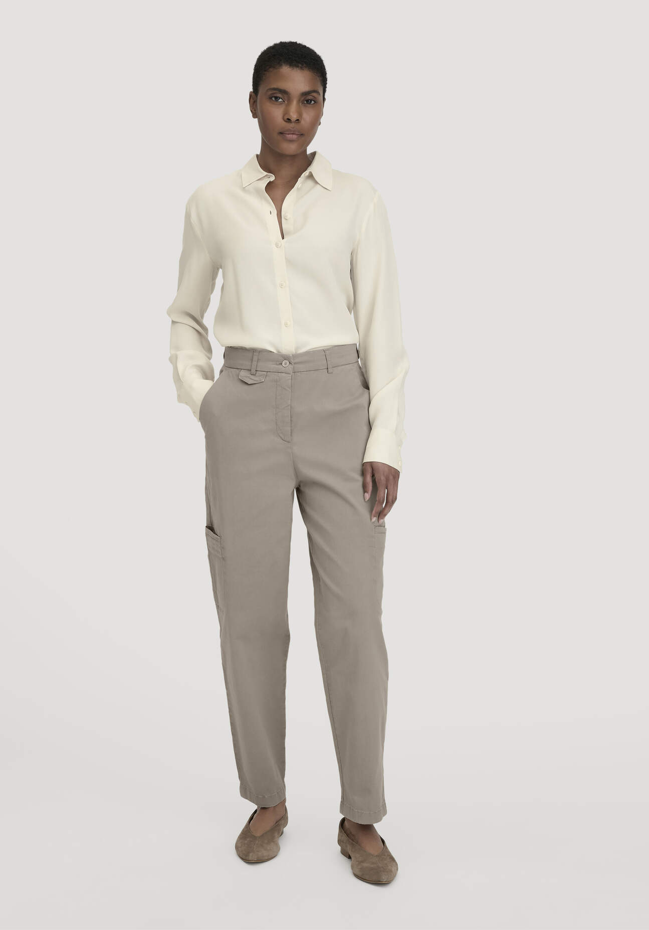Thumbnail - hessnatur Damen Hose Soft Utility Cargo Relaxed aus Bio-Baumwolle - beige - Größe 48
