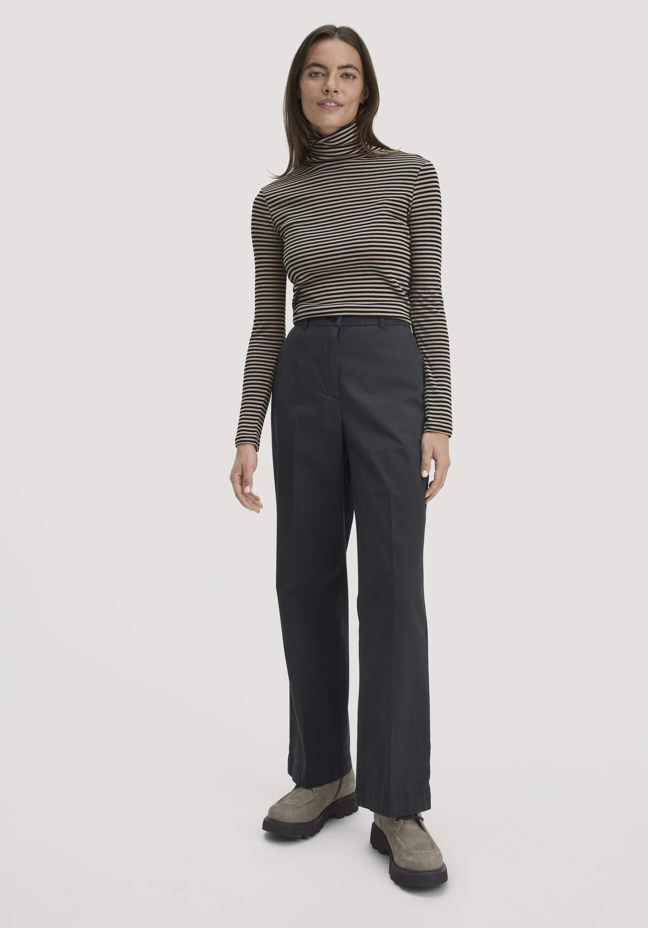 hessnatur Damen Hose Straight Leg Relaxed aus Bio-Baumwolle - schwarz Größe 48