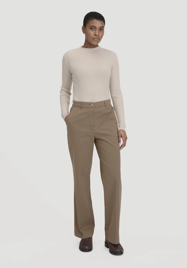 Straight-leg relaxed trousers made of organic cotton
