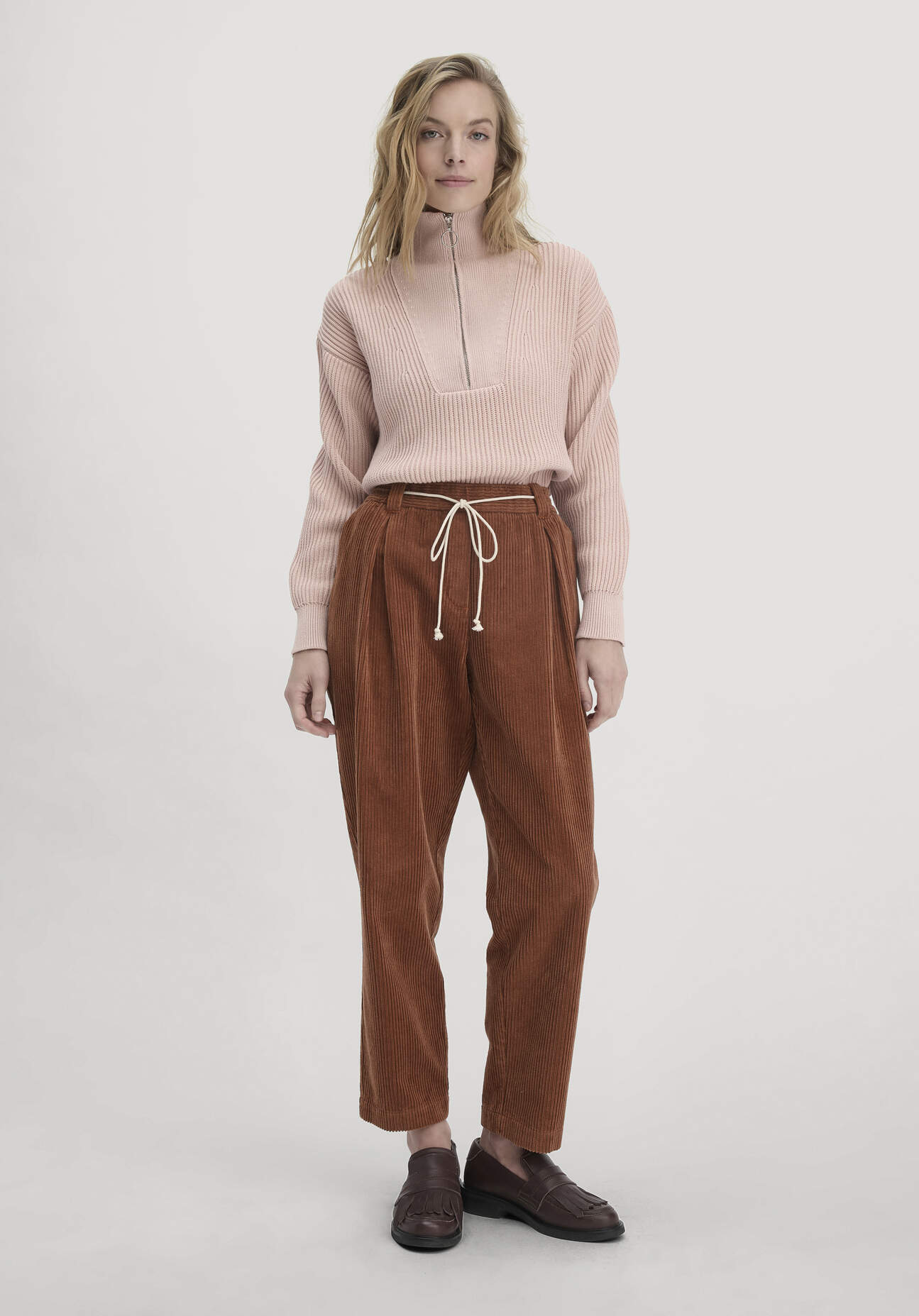 hessnatur Damen Cordhose Relaxed aus Bio-Baumwolle - braun Größe 34