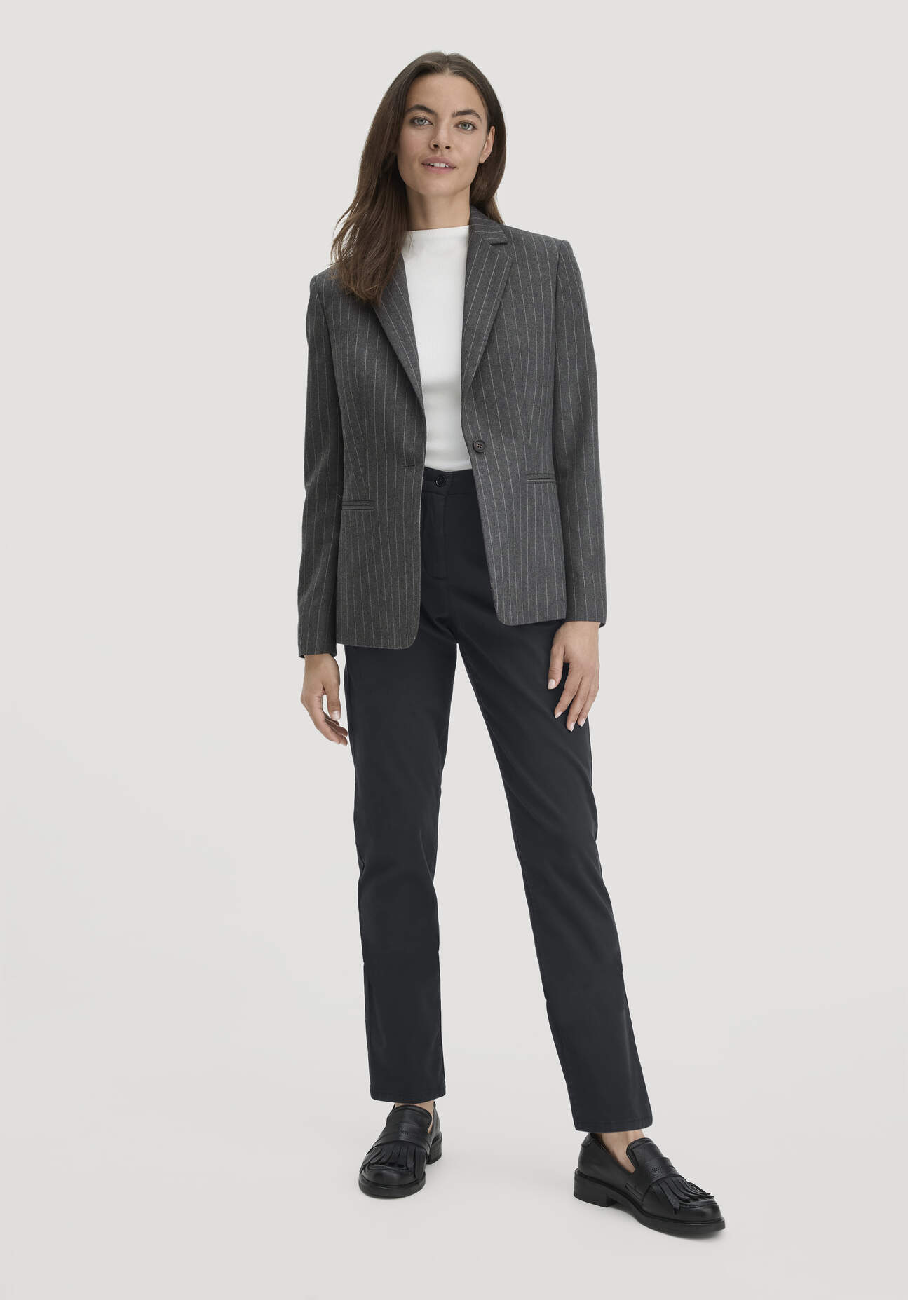 hessnatur Damen Blazer Nadelstreifen Regular aus Schurwolle - grau Größe 46