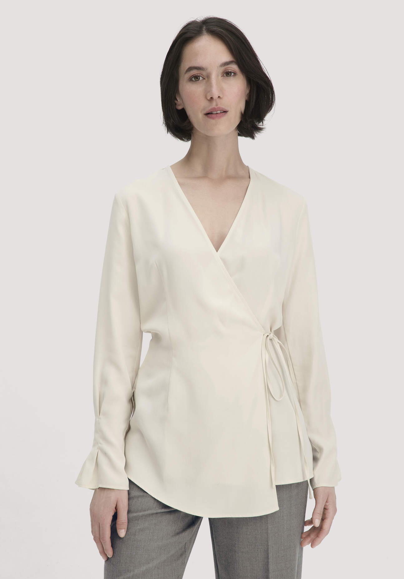 Thumbnail - hessnatur Damen Wickelbluse Regular aus TENCEL™ Lyocell - beige - Größe 36