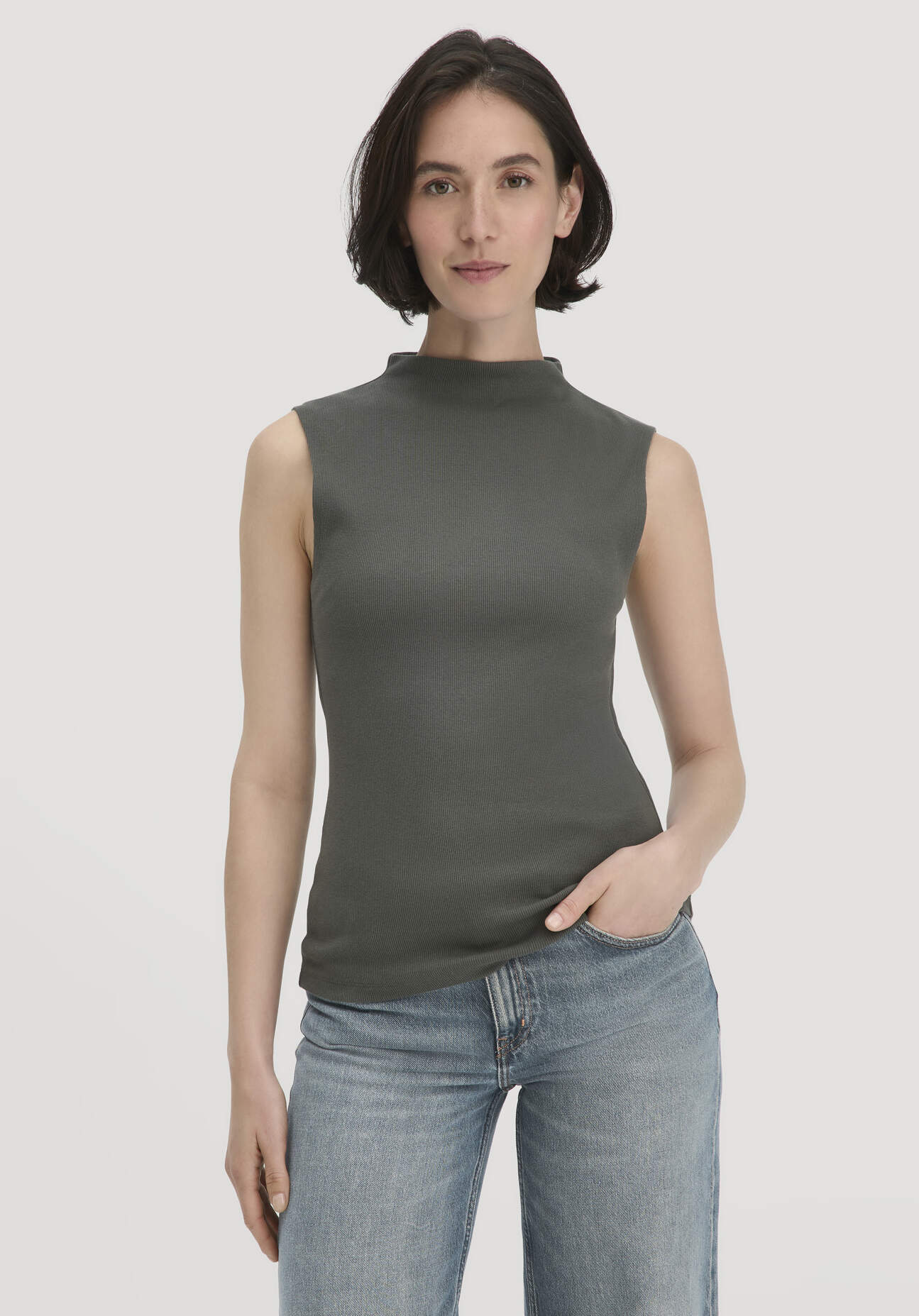 hessnatur Damen Rib Top Slim aus Bio-Baumwolle - grün Größe 48